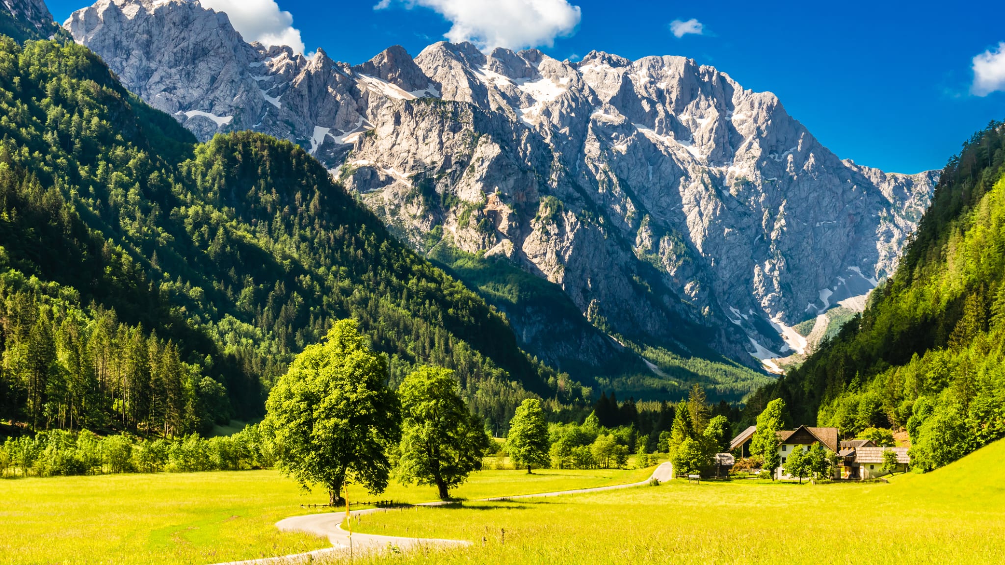 Logar-Tal oder Logarska dolina in den slowenischen Alpen © iStock.com/StreetFlash