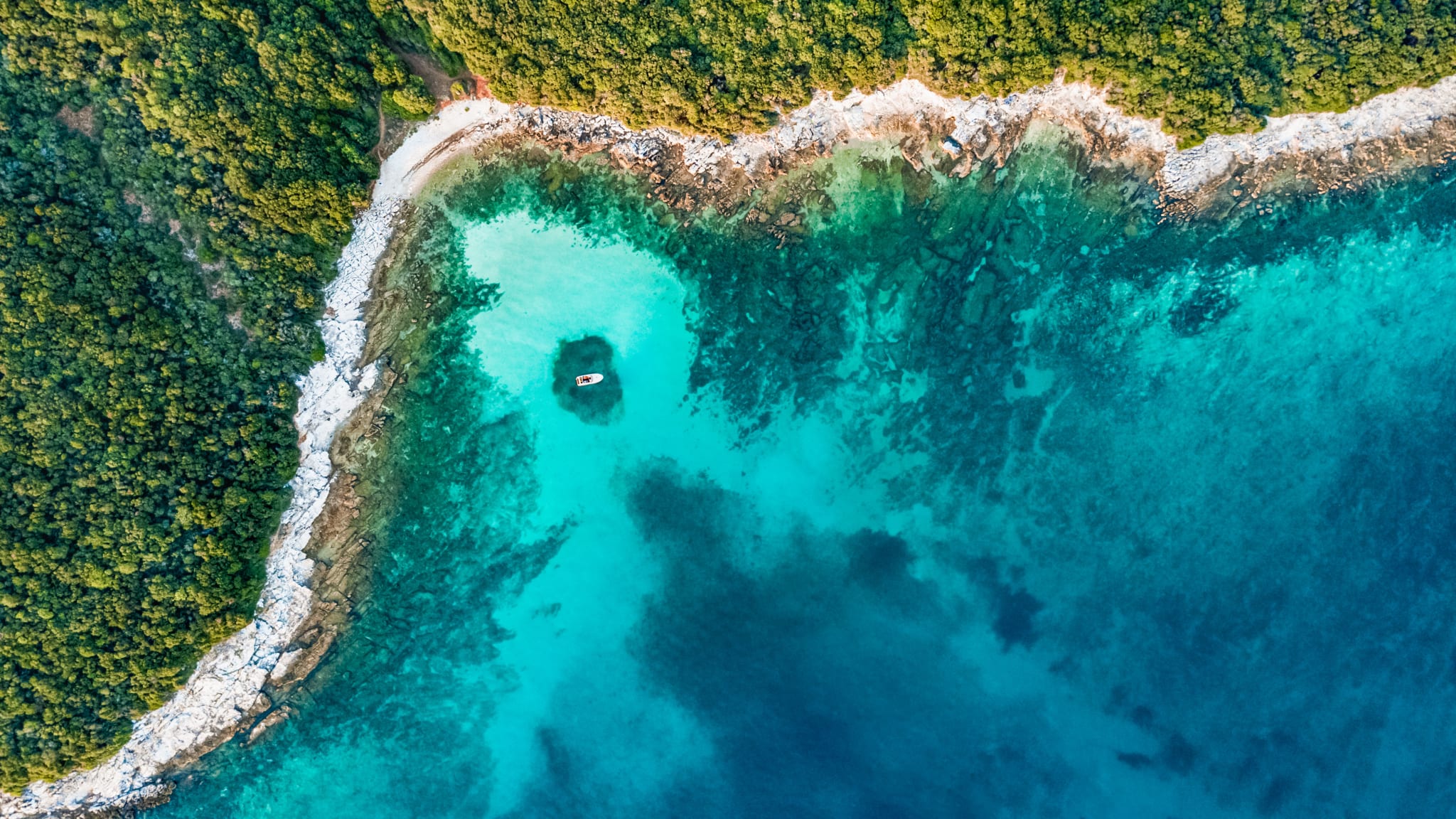 Cisterna Beach, Rovinj © stock.adobe.com - Hakan Ozturk