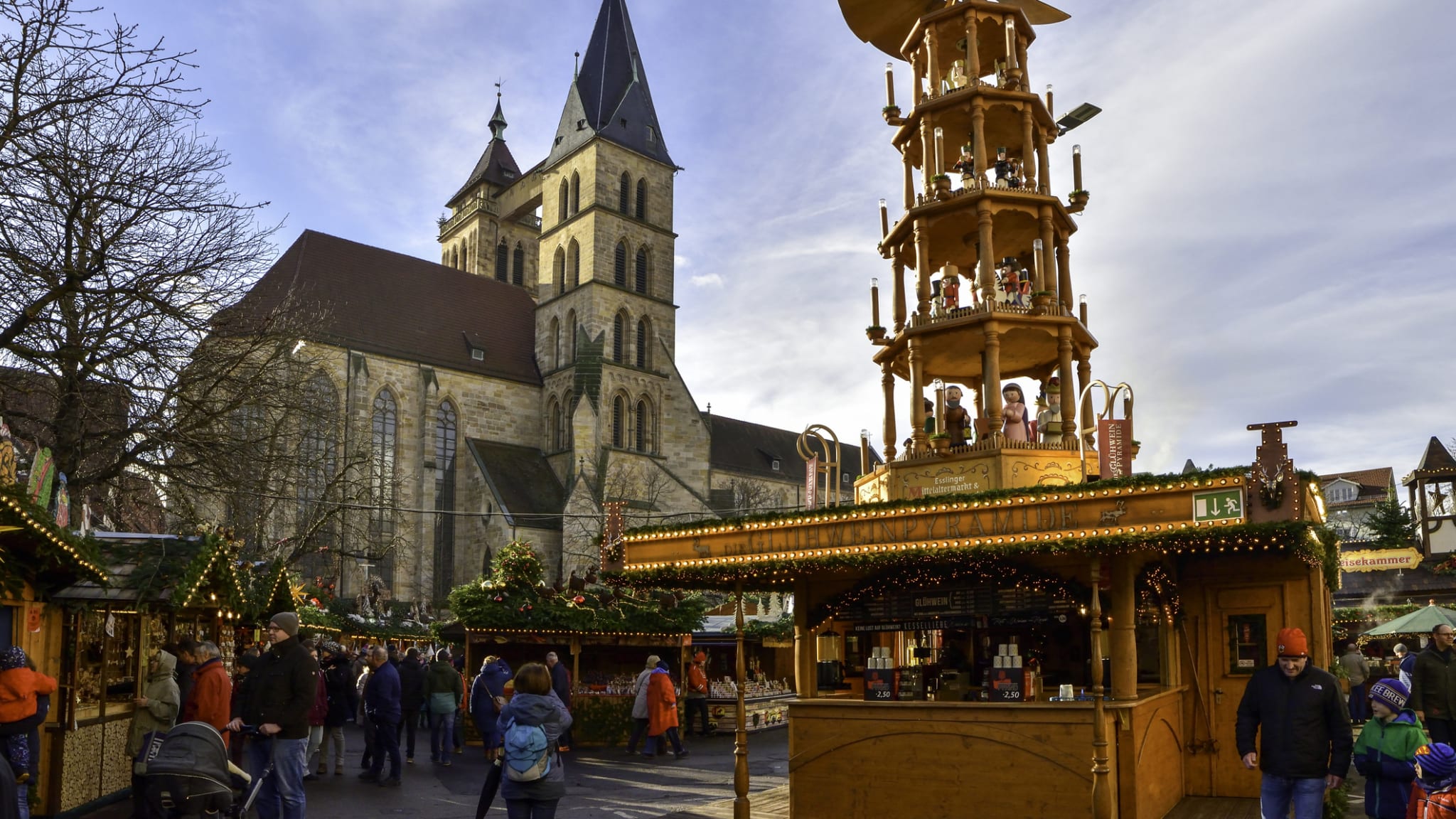 Mittelaltermarkt und Weihnachtsmarkt in Esslingen, Deutschland ©iStock.com/Kuzmalo