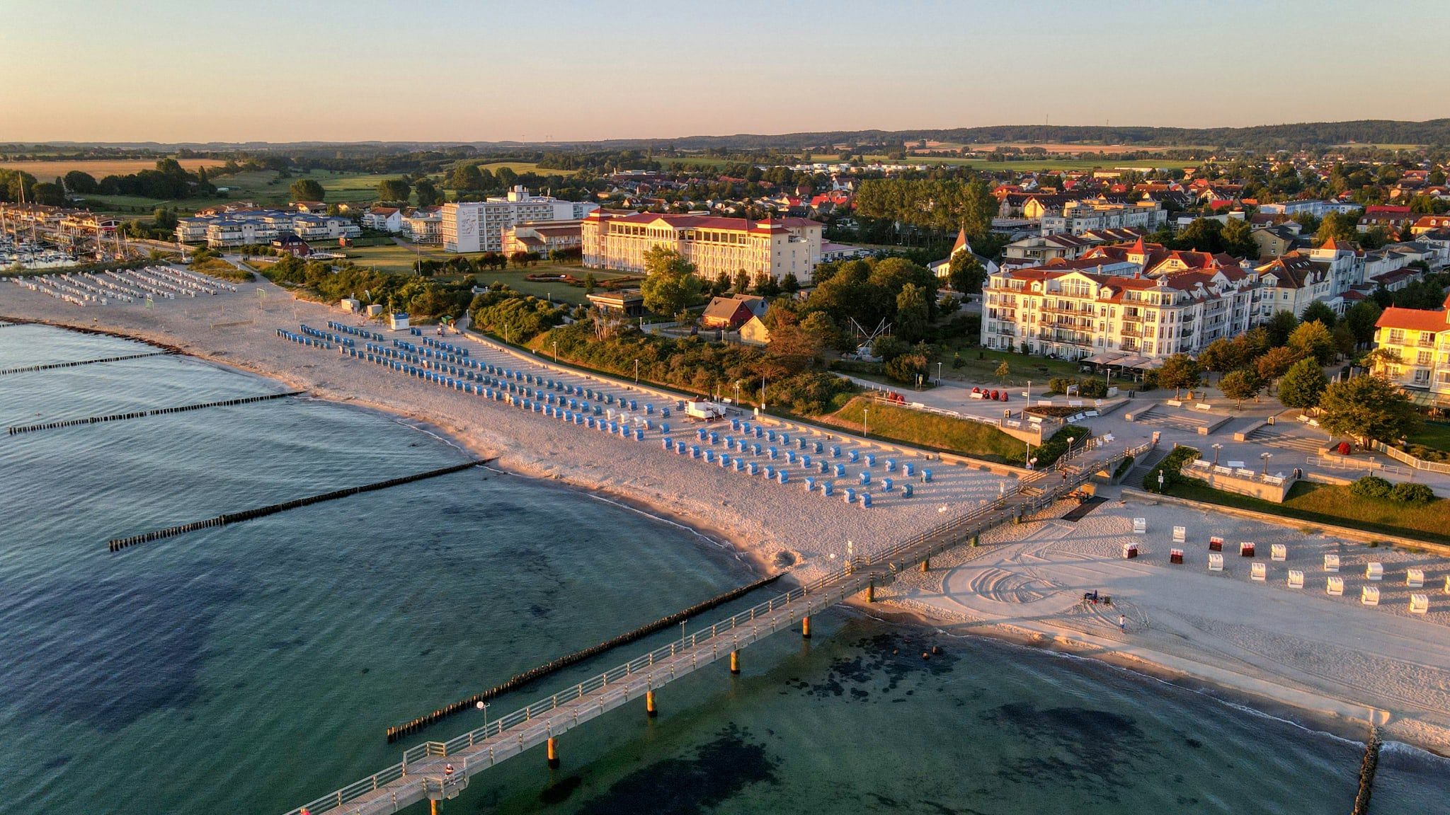 Das Ostseebad Kühlungsborn aus der Luft betrachtet @ Zarathustra - stock.adobe.com