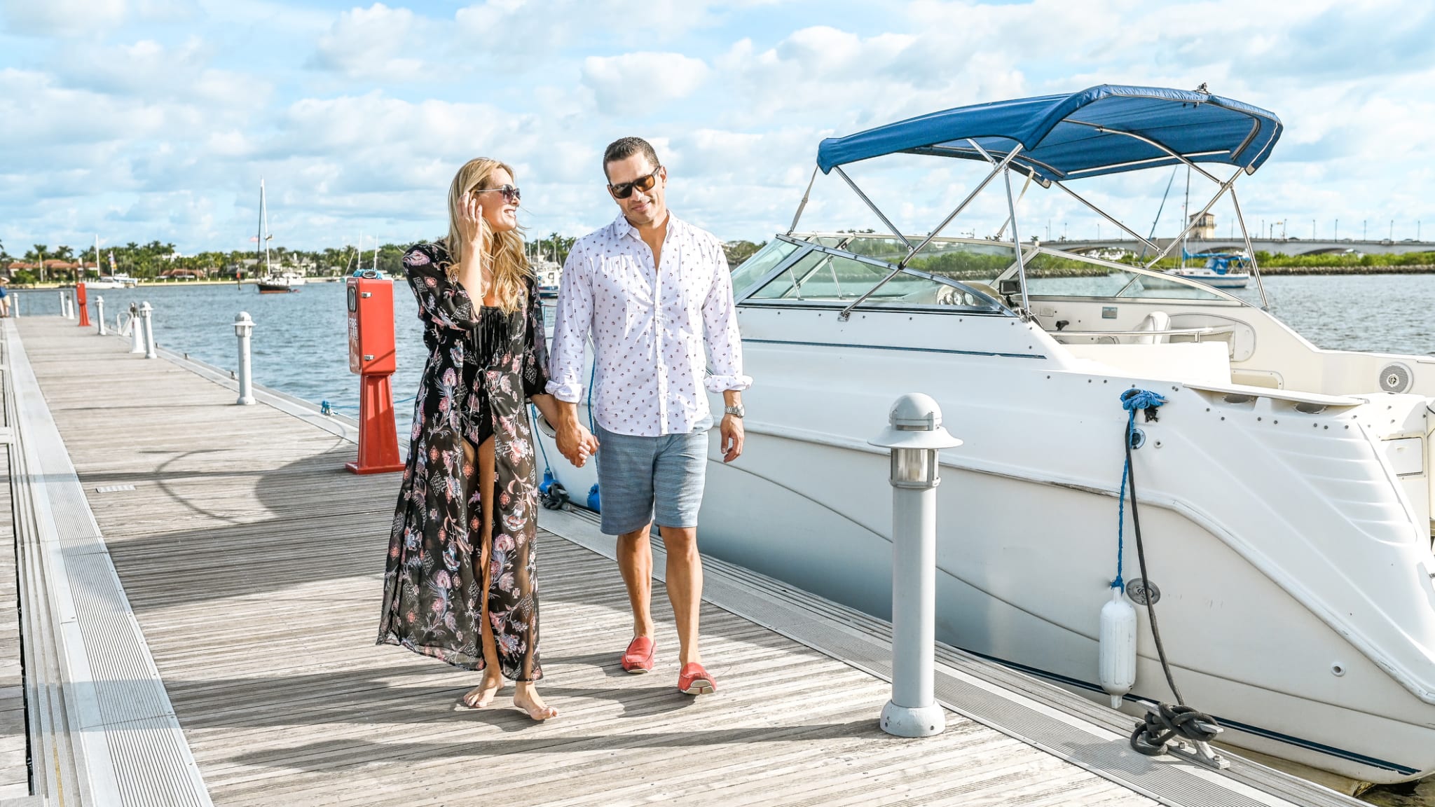 Paar auf Bootssteg in Florida © Lisa5201/E+ via Getty Images