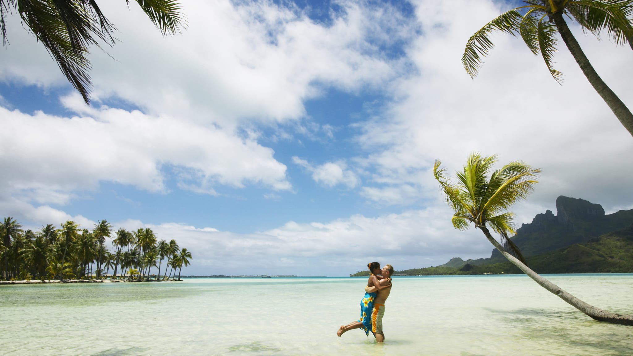 Paar in Bora Bora © Peter Griffith/Stone via Getty Images