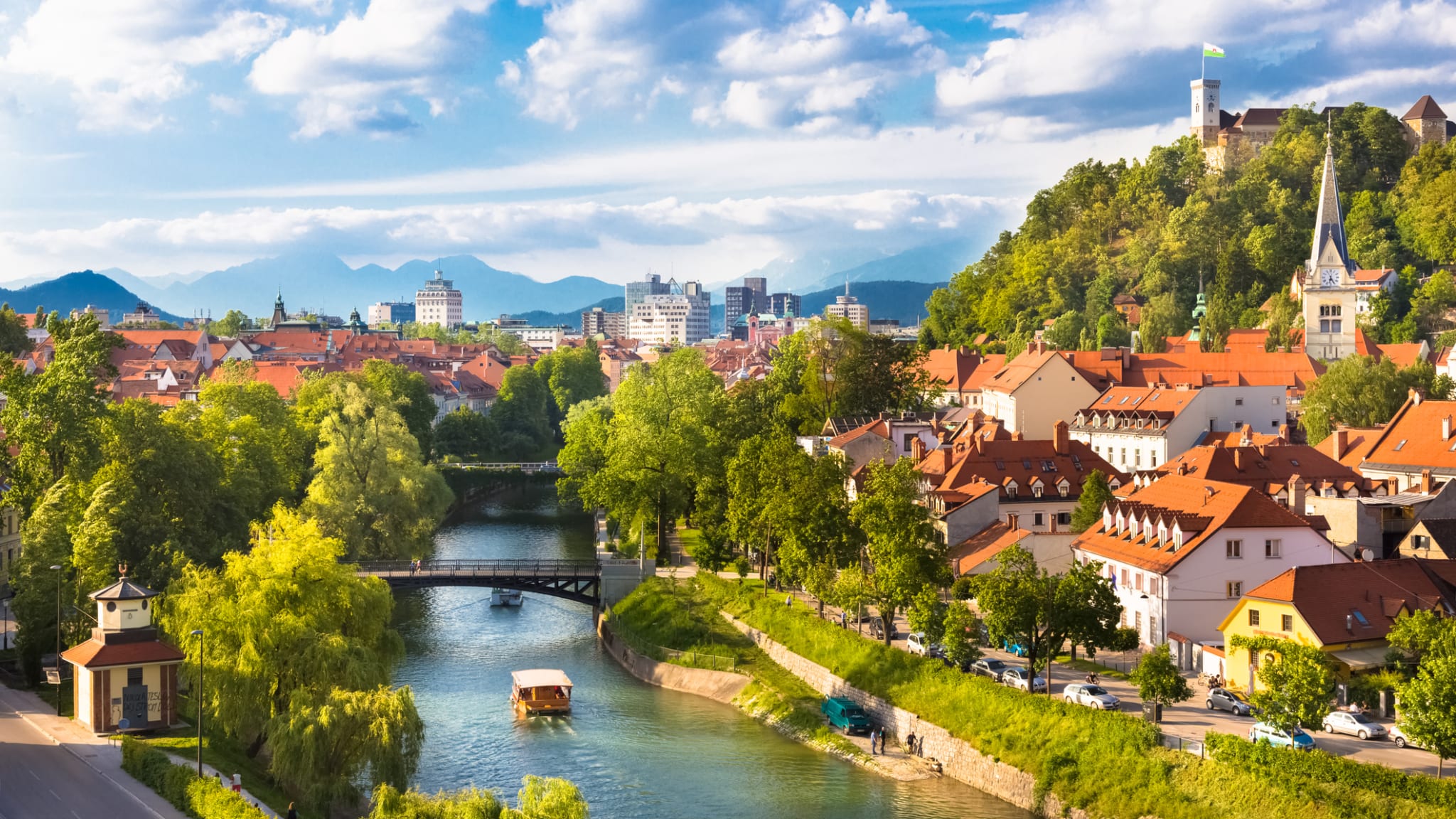 Panorama von Ljubljana, Slowenien © iStock.com/kasto80
