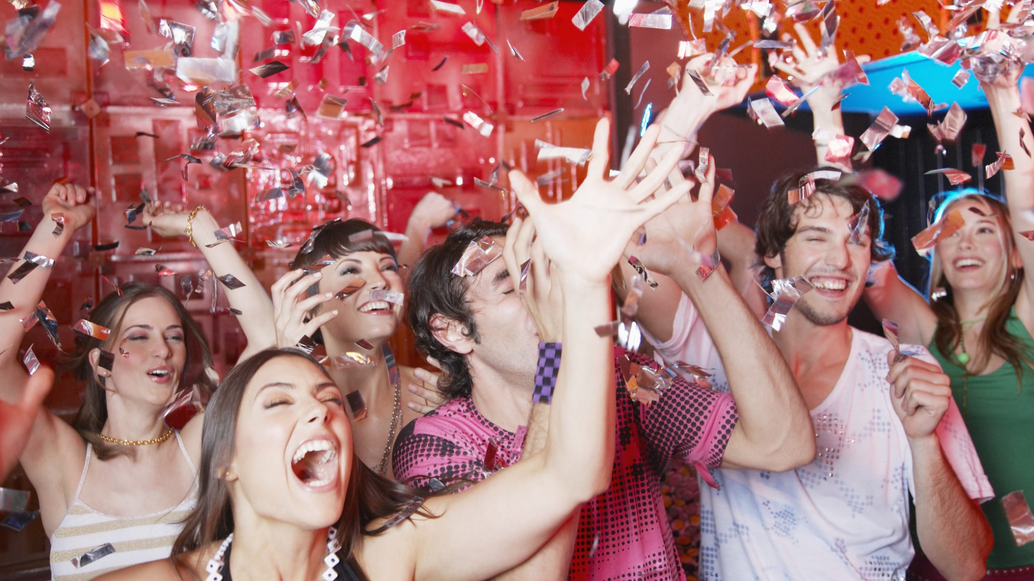 Party in einer Diskothek © Paul Bradbury/OJO Images via Getty Images