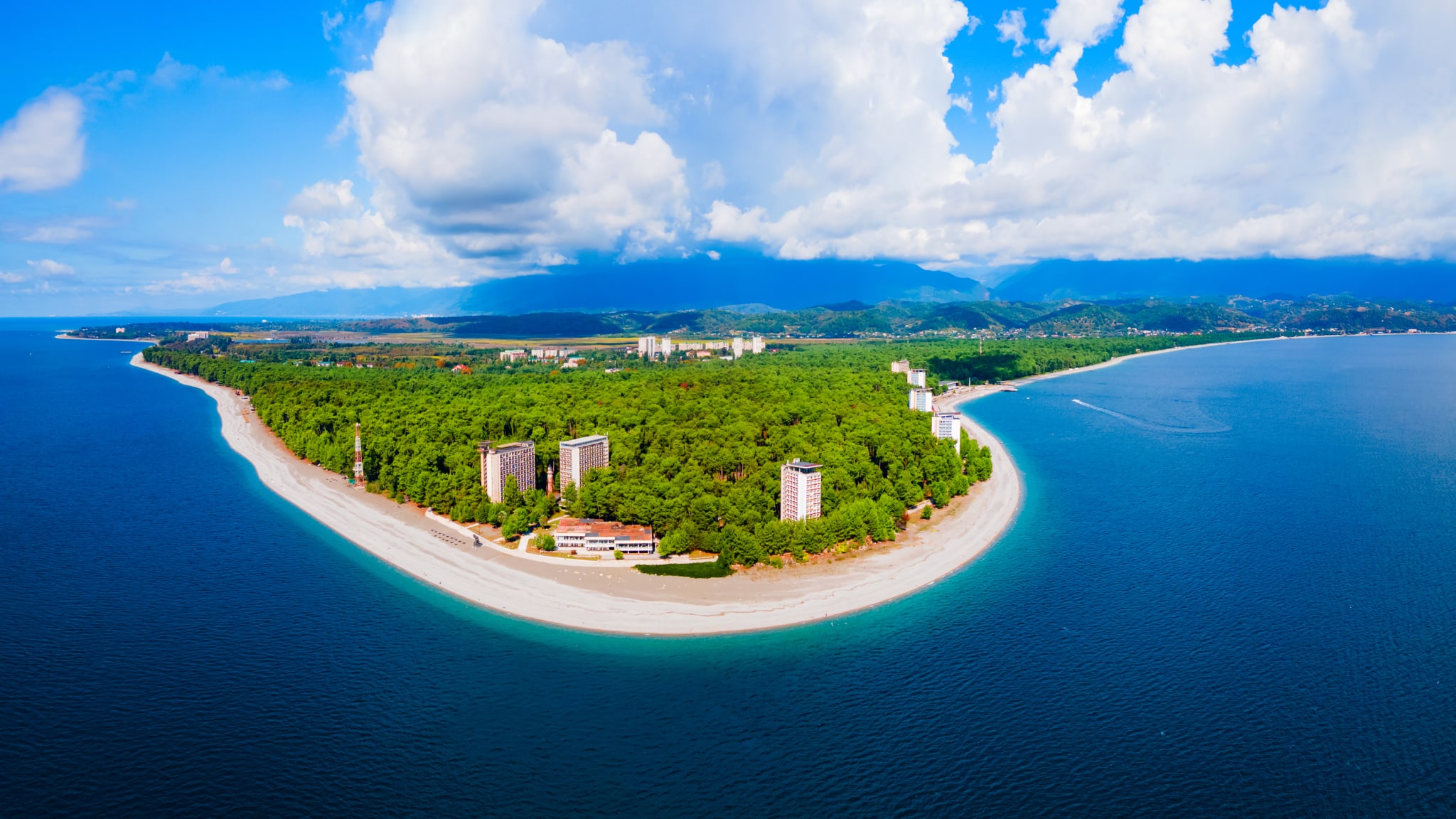 Pitsunda Strand Luftpanorama© saiko3p/
iStock / Getty Images Plus via Getty Images