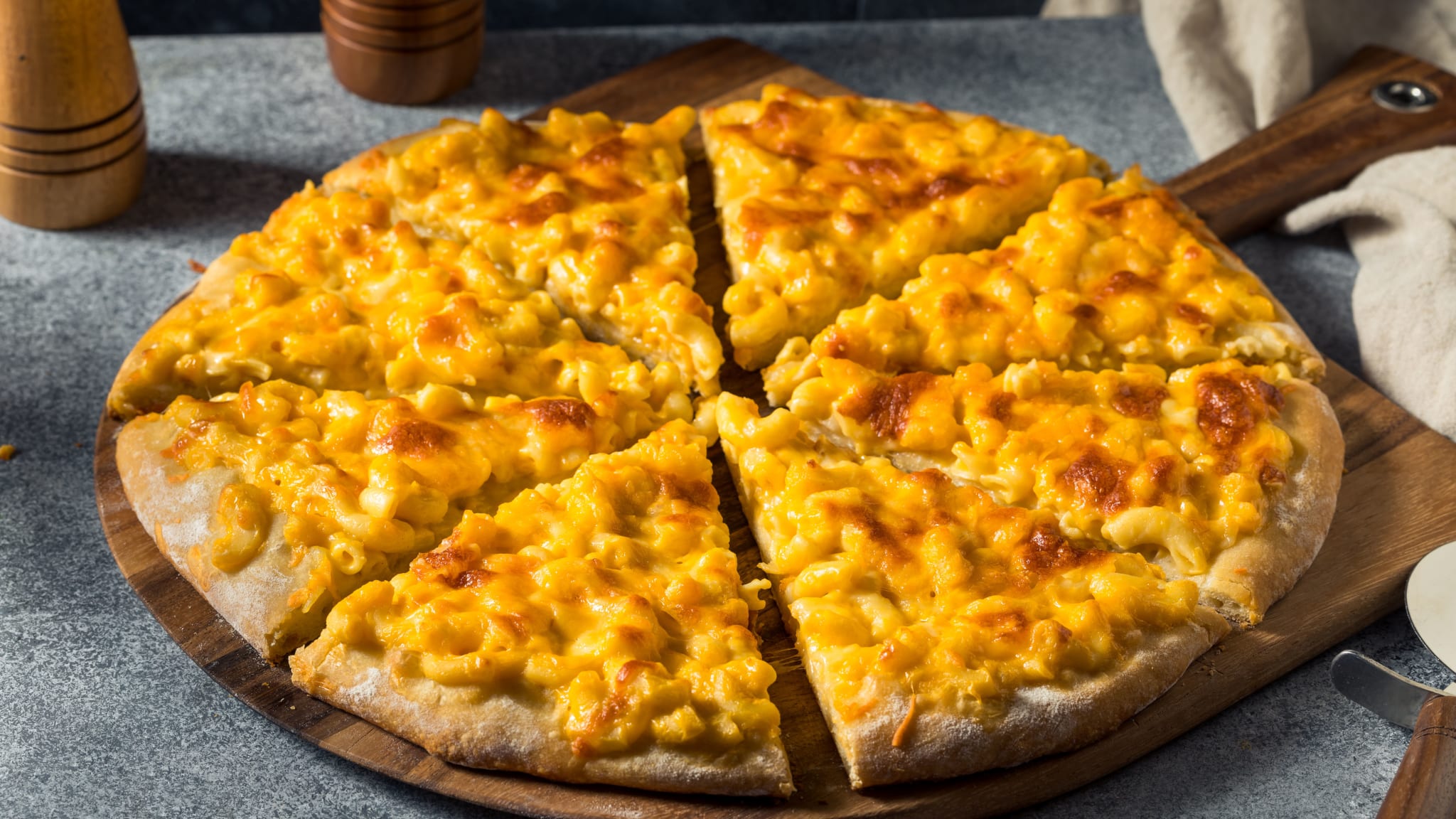 Pizza Mac&Cheese © stockadobe.com - brent Hofacker
