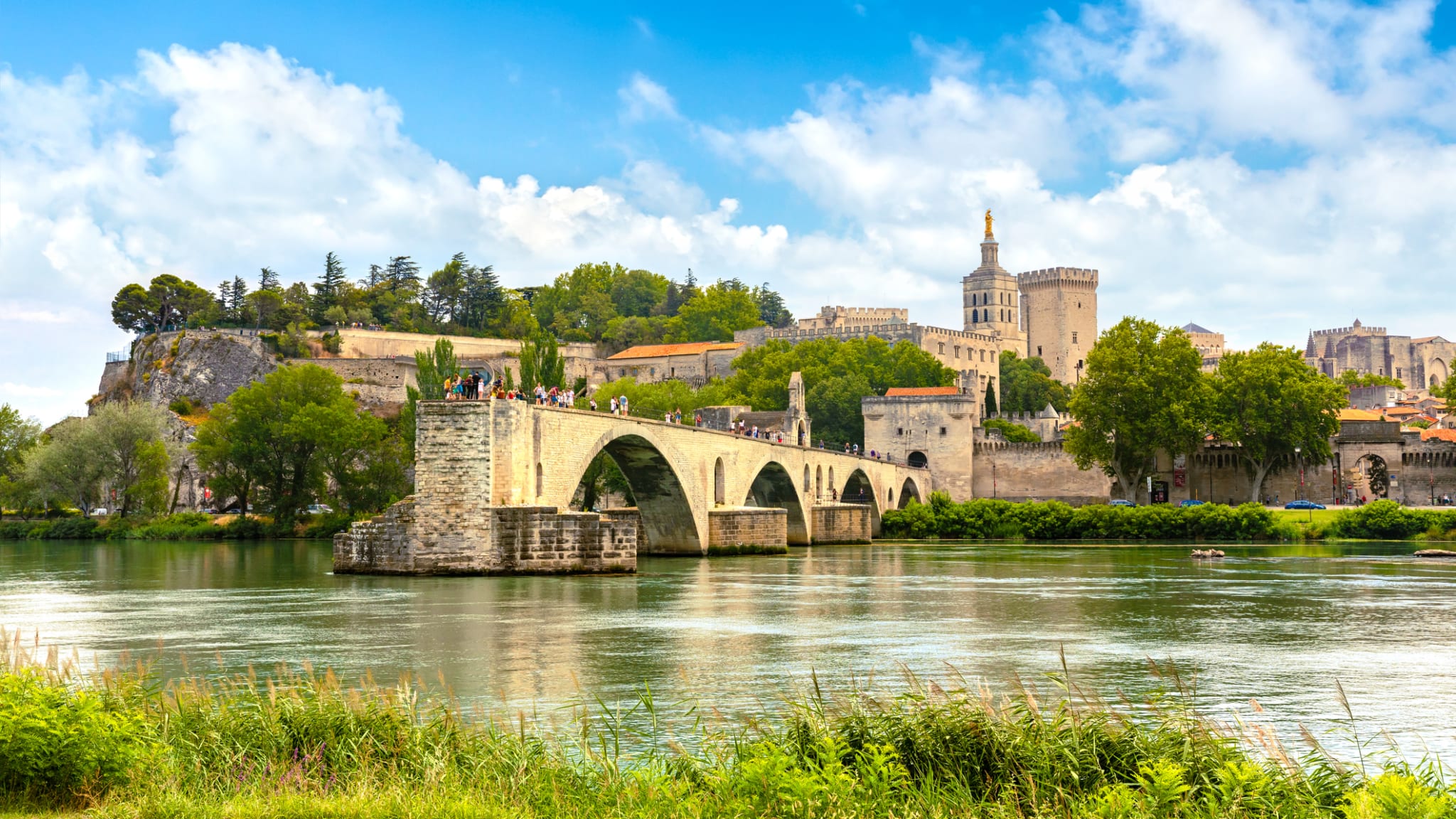 St. Benezet Brücke in Avignon ©Aleh Varanishcha/iStock / Getty Images Plus via Getty Images