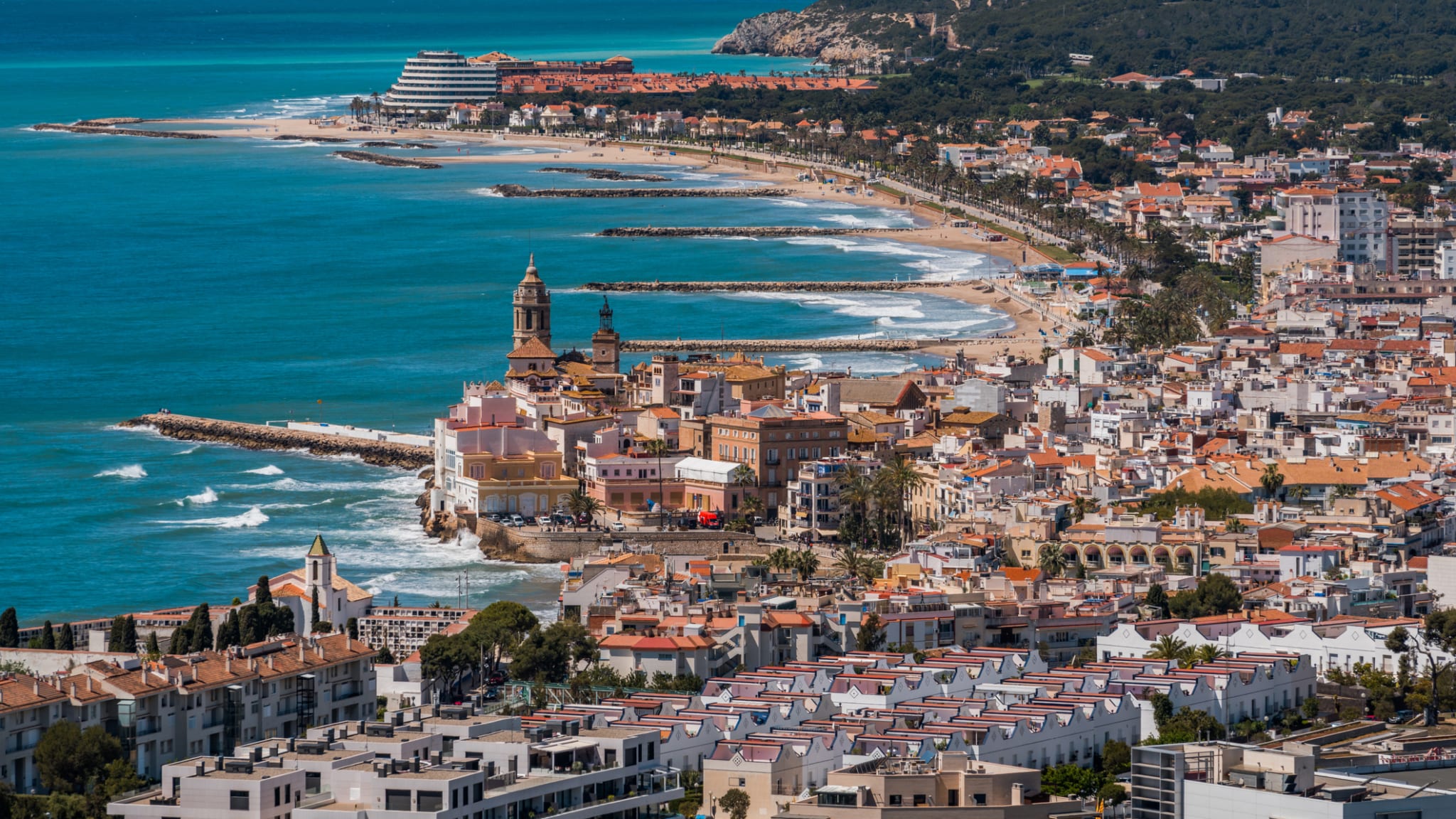 Sitges bei Barcelona, Spanien © Pol Albarrán/Moment via Getty Images