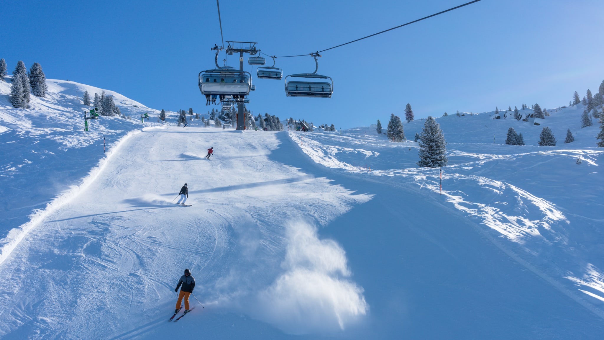 Ski-Abfahrt Zillertal Arena, Österreich © imantsu/iStock Unreleased via Getty Images