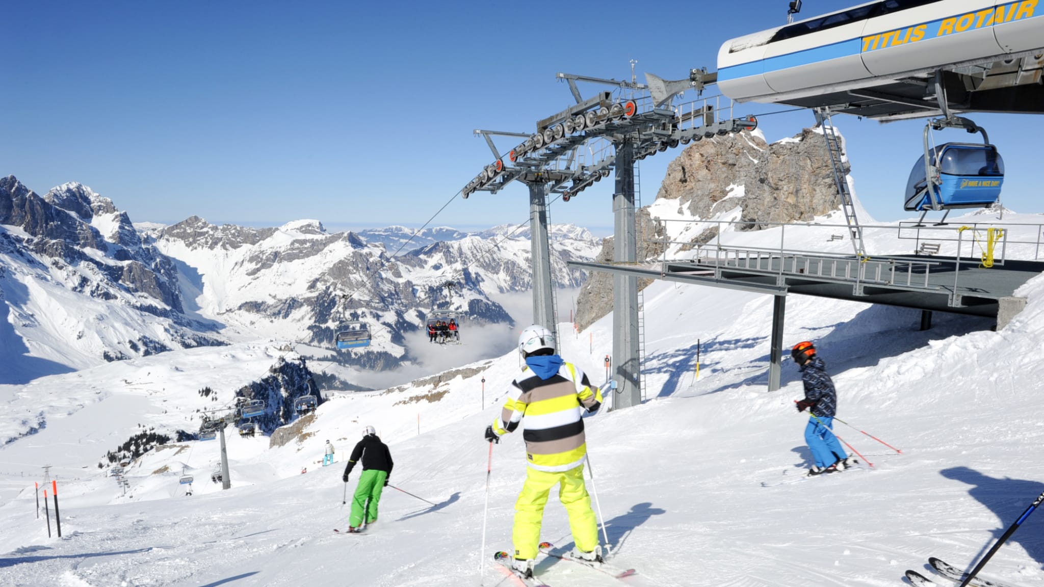Skifahren am Engelberg in der Schweiz ©iStock.com/fotoember