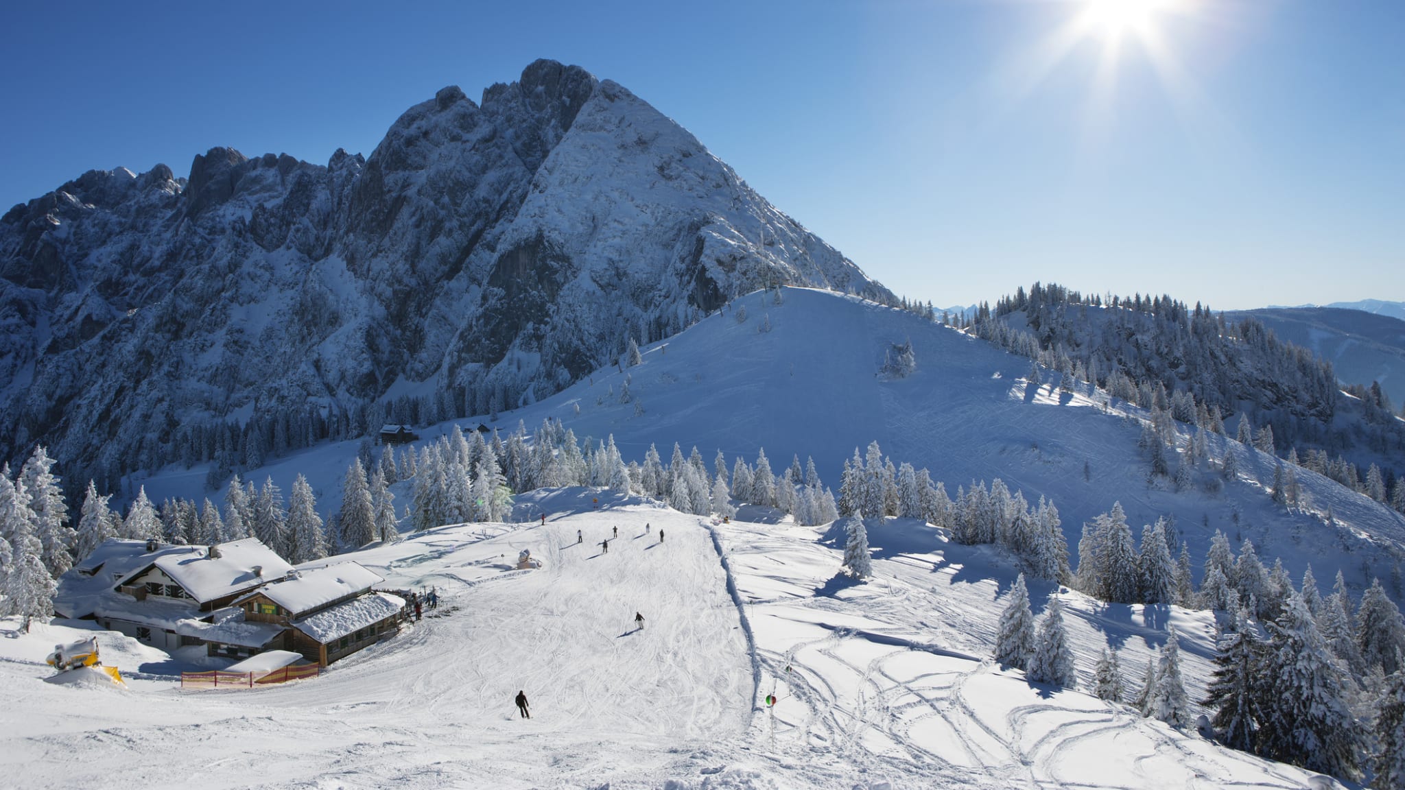 Skifahren in Oberösterreich © Westend61/Westend61 via Getty Images