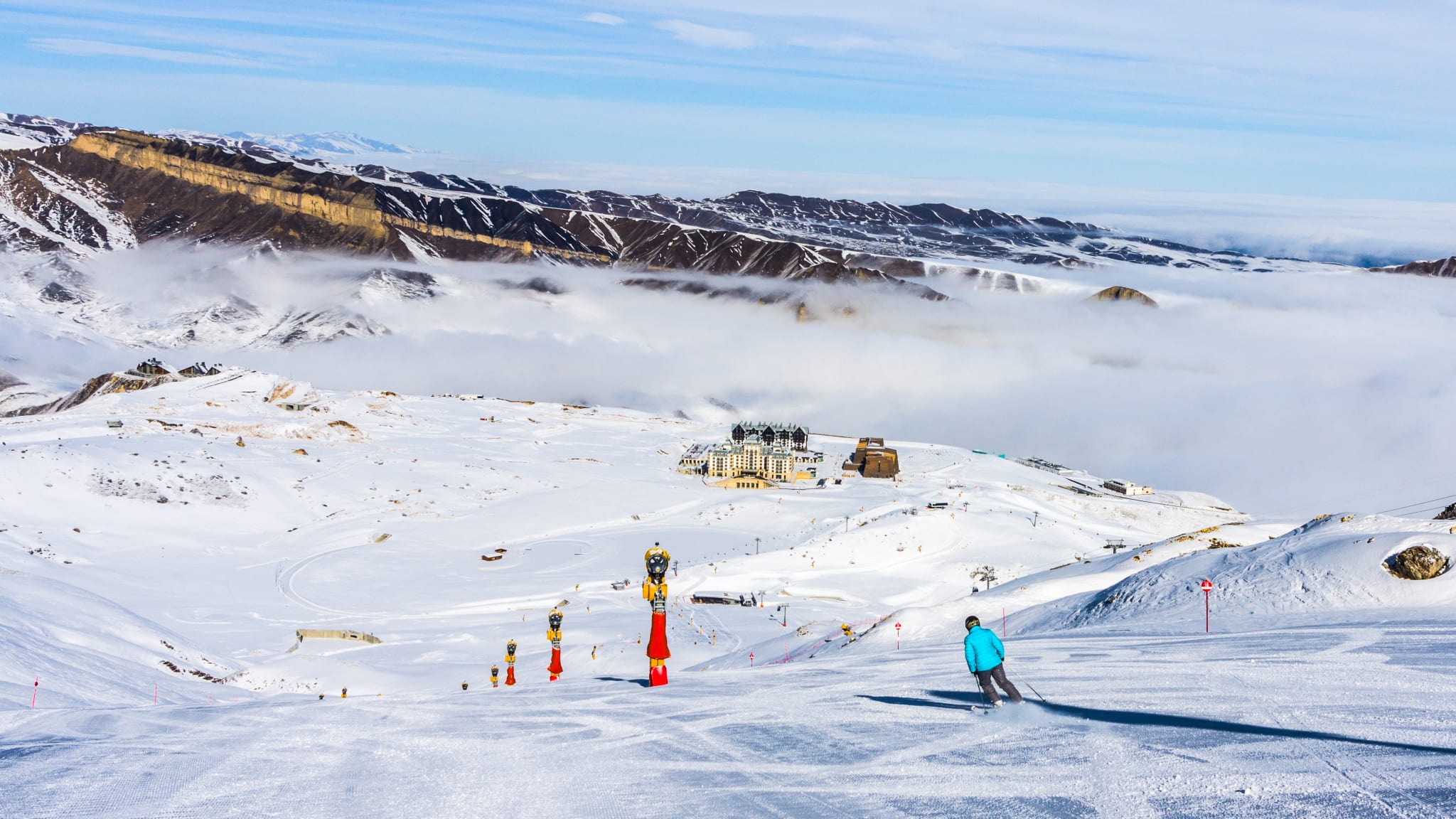 Skifahrer, Shadag Mountain Resort, Aserbaidschan © Евгений Ким - stock.adobe.com