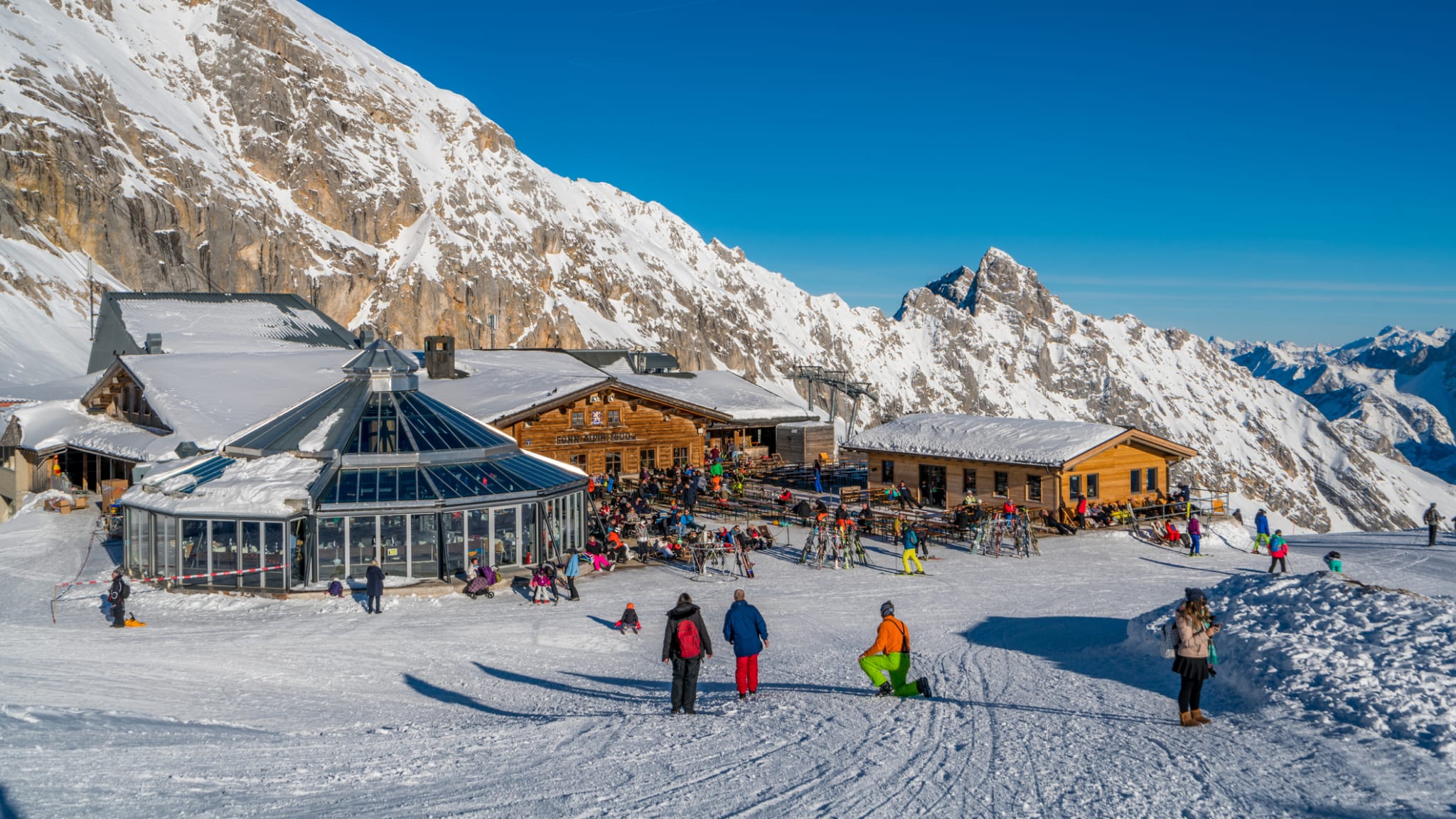Skihotel in Garmisch-Partenkirchen, Bayern © holgs/iStock Unreleased via Getty Images