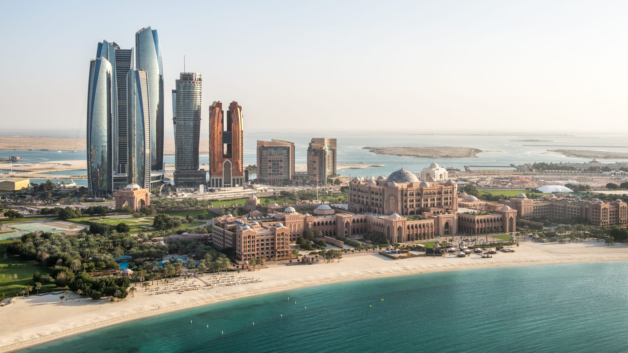 Skyline Abu Dhabi, Vereinigte Arabische Emirate © EXTREME-PHOTOGRAPHER/iStock