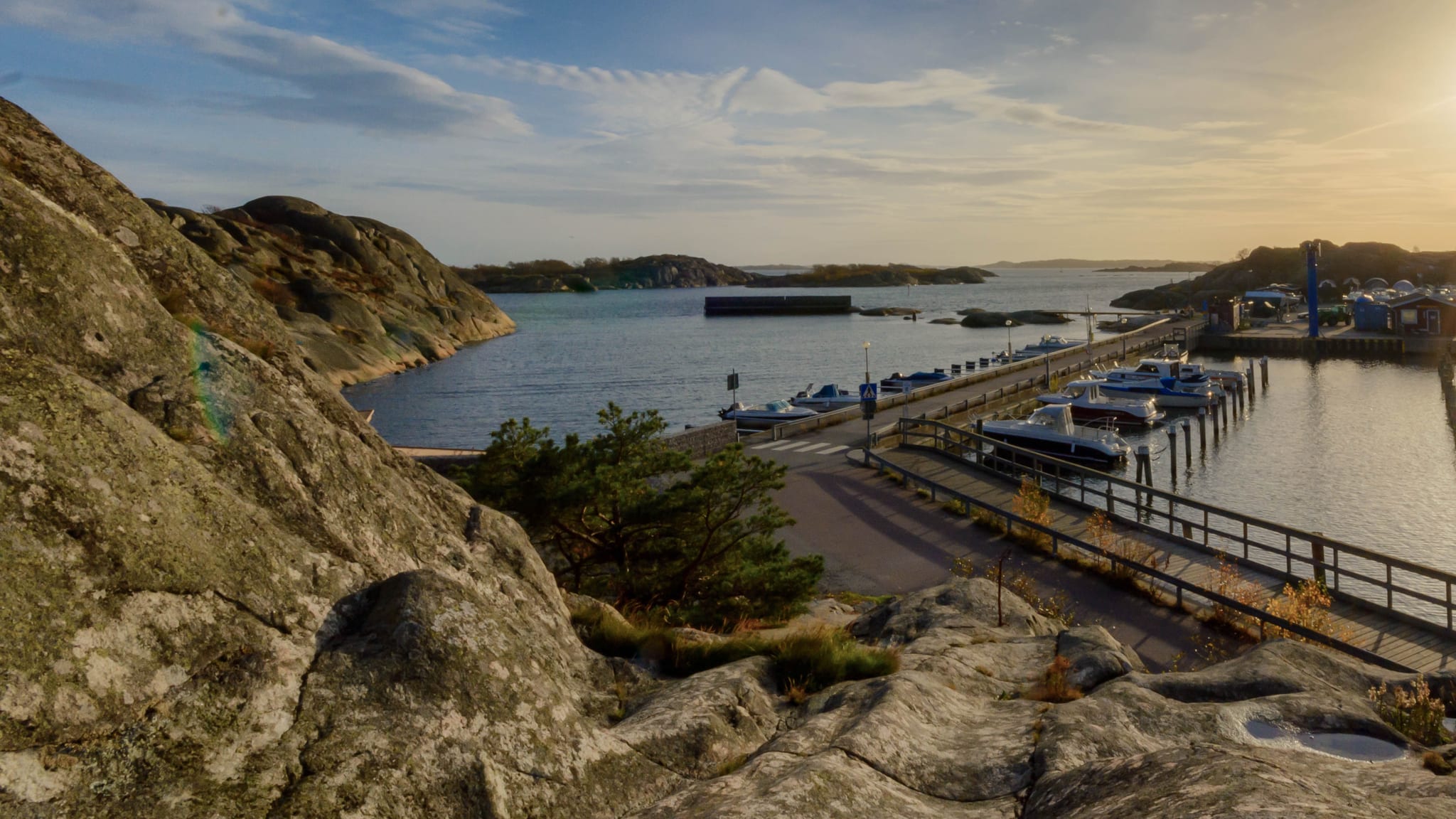 Sonniger Tag bei Anlegesteg in Saltholmen, Göteborg, Schweden © iStock.com/undefined undefined