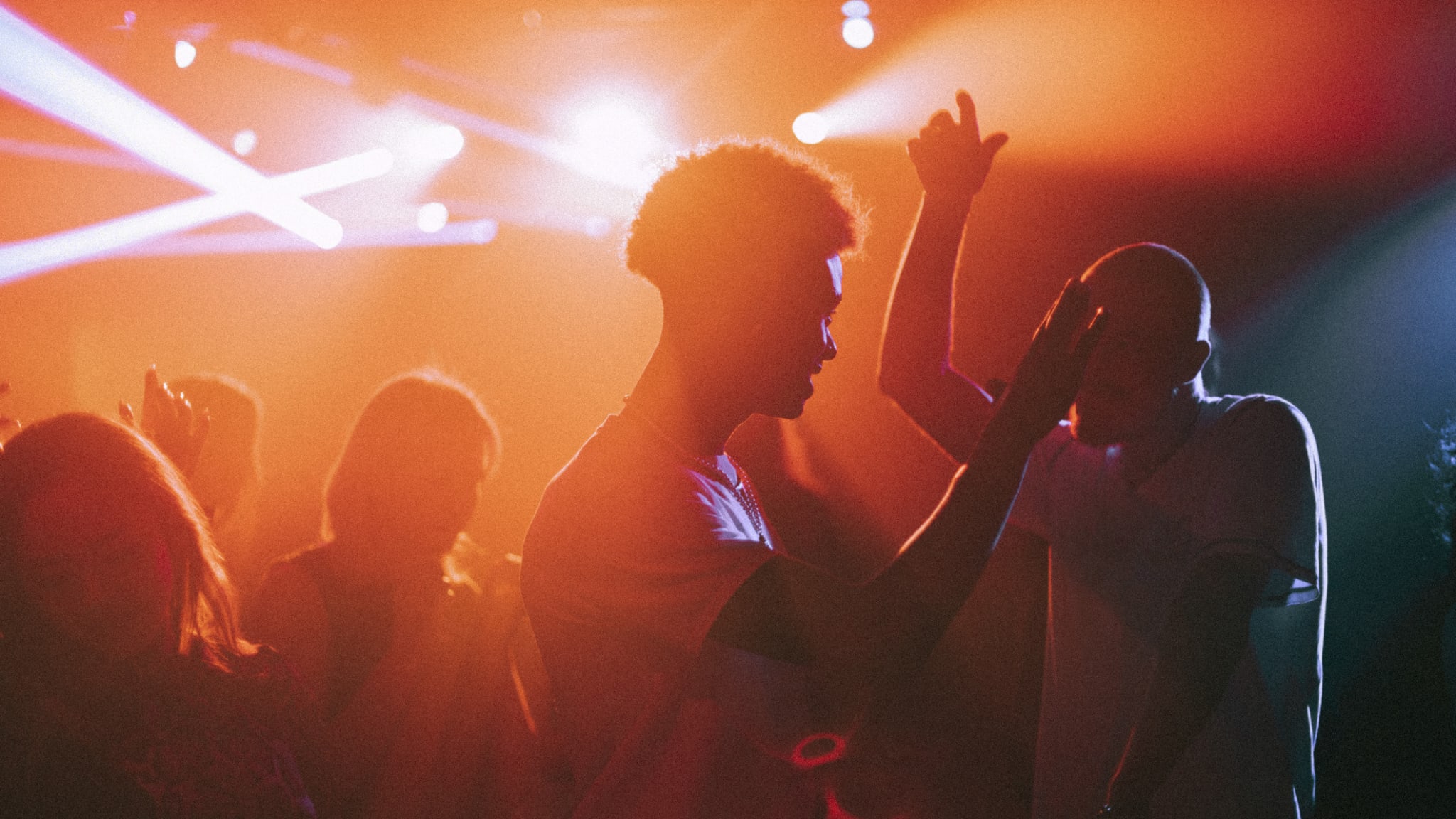 Tanzen in einem Nachtclub ©Maskot/Maskot via Getty Images