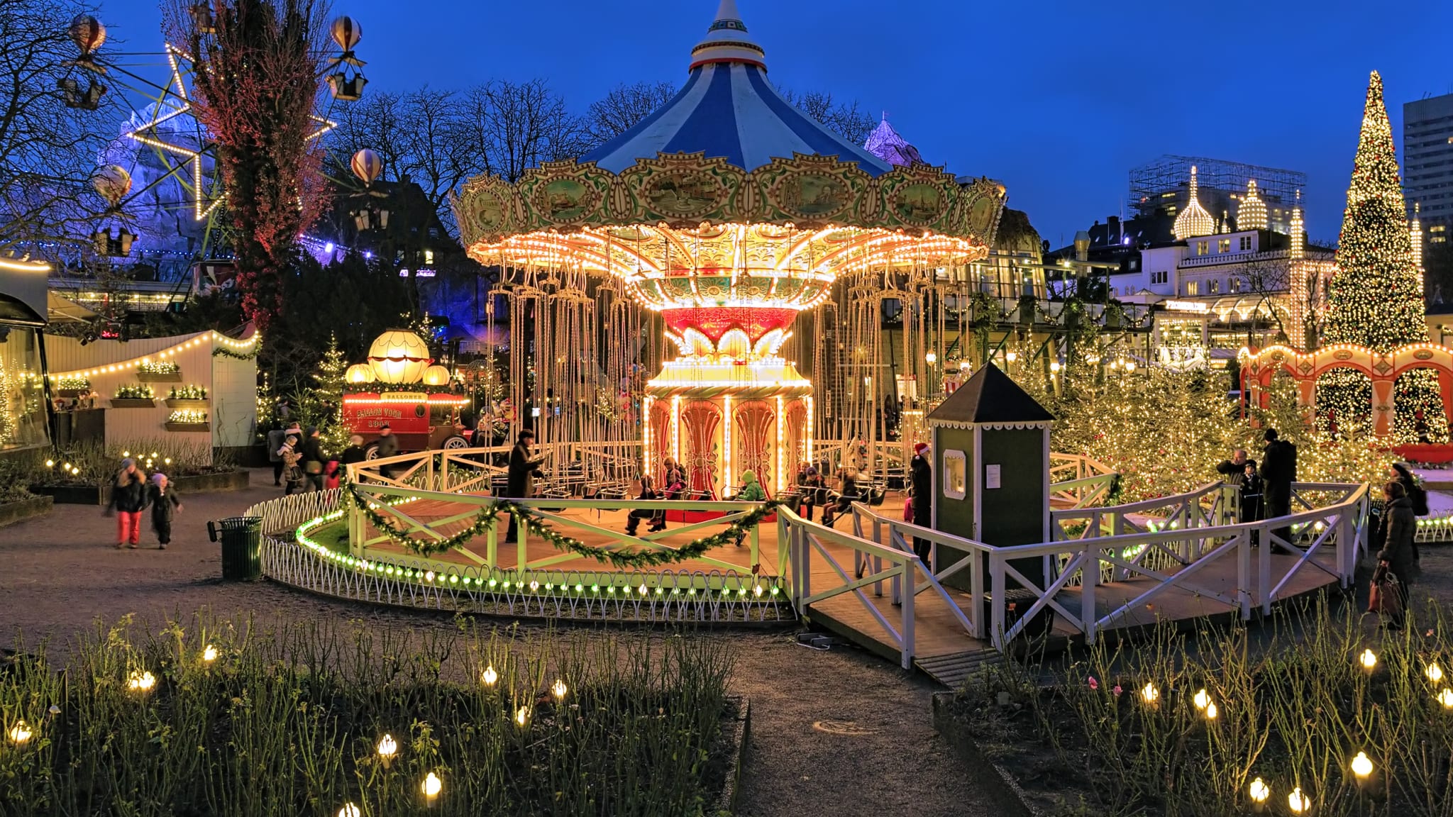 Tivoli Gardens in Kopenhagen © klug-photo/iStock Editorial / Getty Images Plus via Getty Images