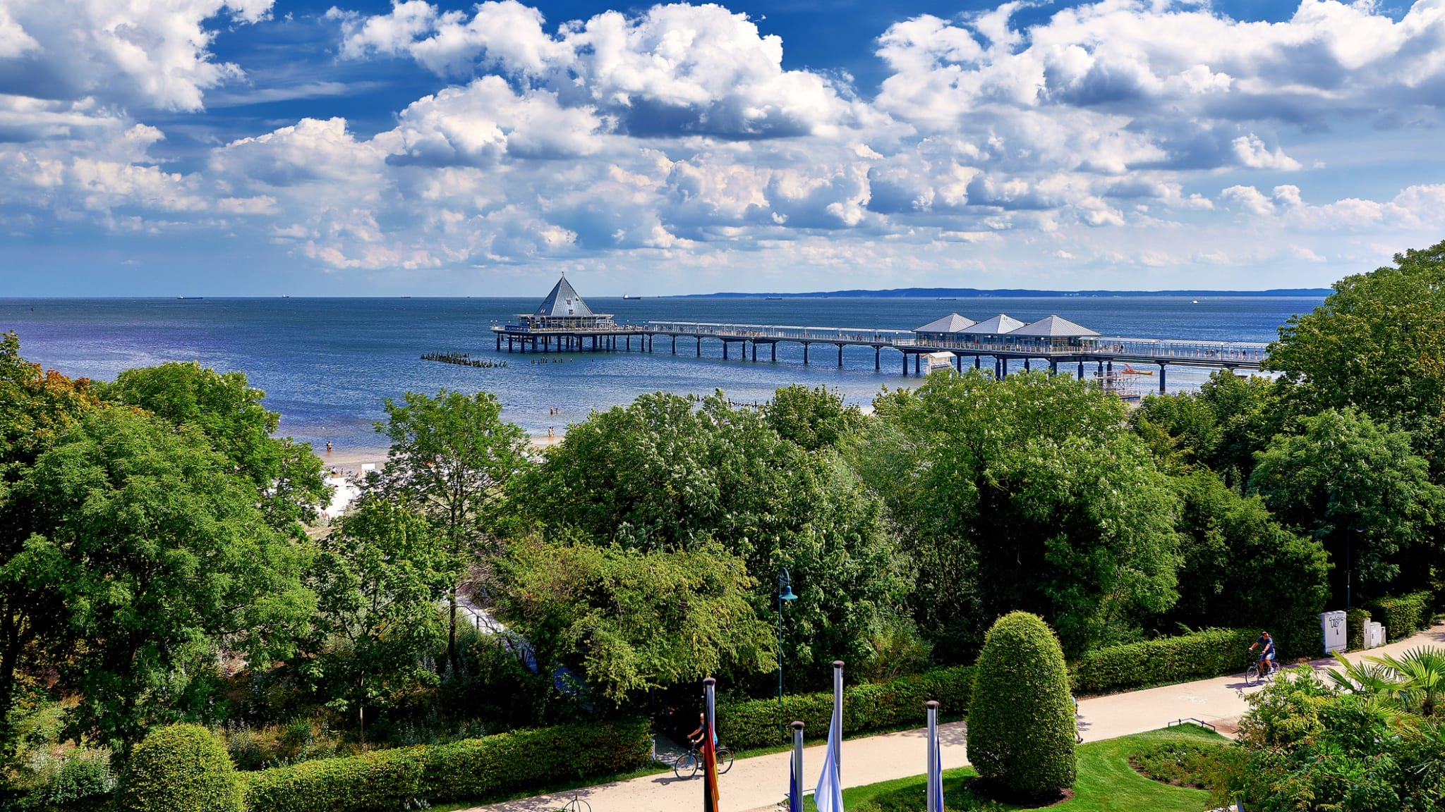 Touristenattraktion Pier von Heringsdorf auf der Insel Usedom, Deutschland © iStock.com/Stefan Dinse