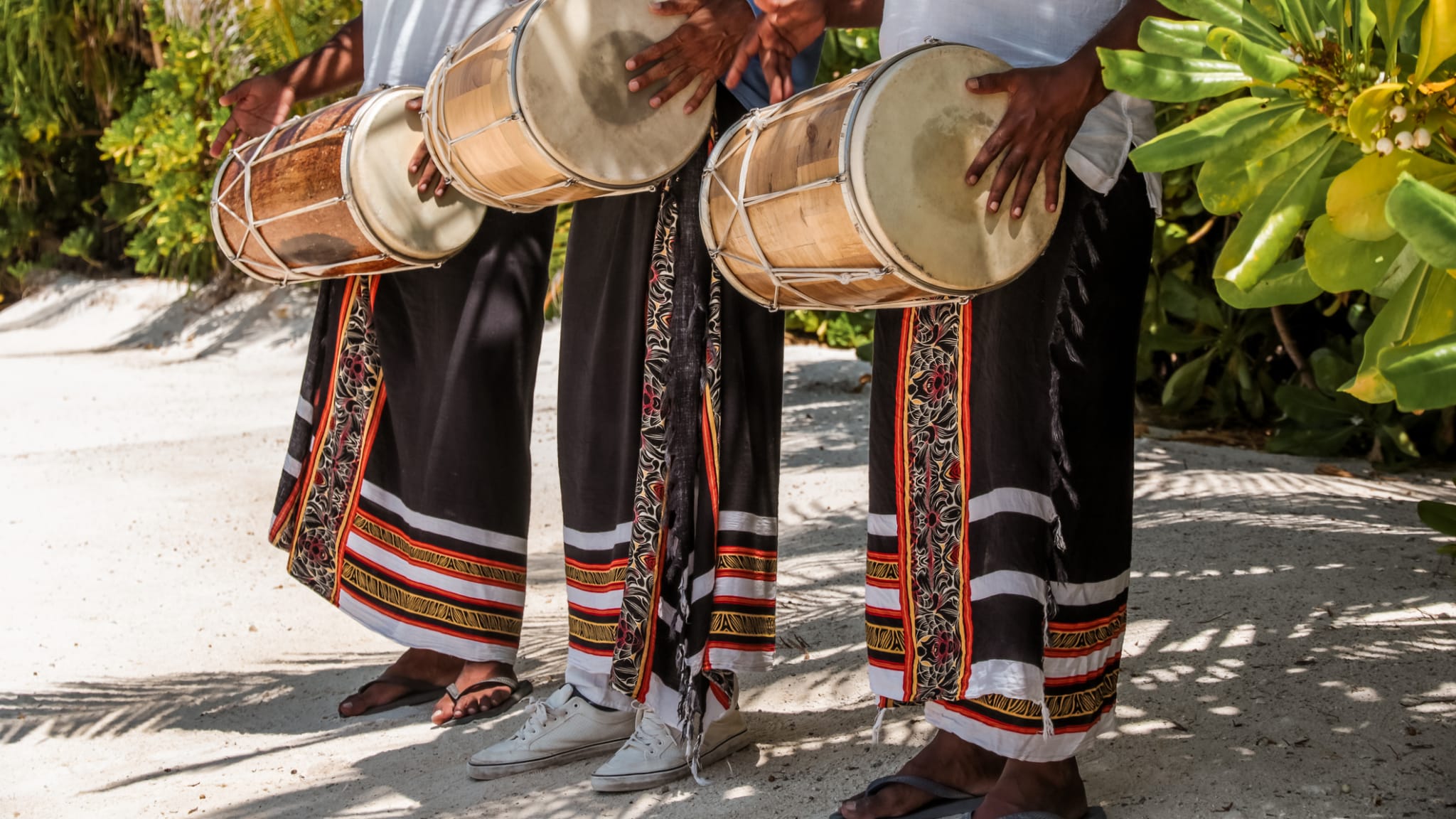 Traditionelle Trommeln, Malediven © MelanieMaya/iStock / Getty Images Plus via Getty Images