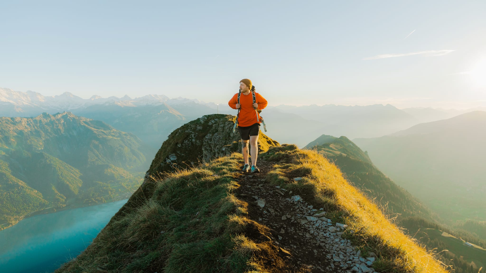 Wandern in den Alpen © Oleh_Slobodeniuk/E+ via Getty Images
