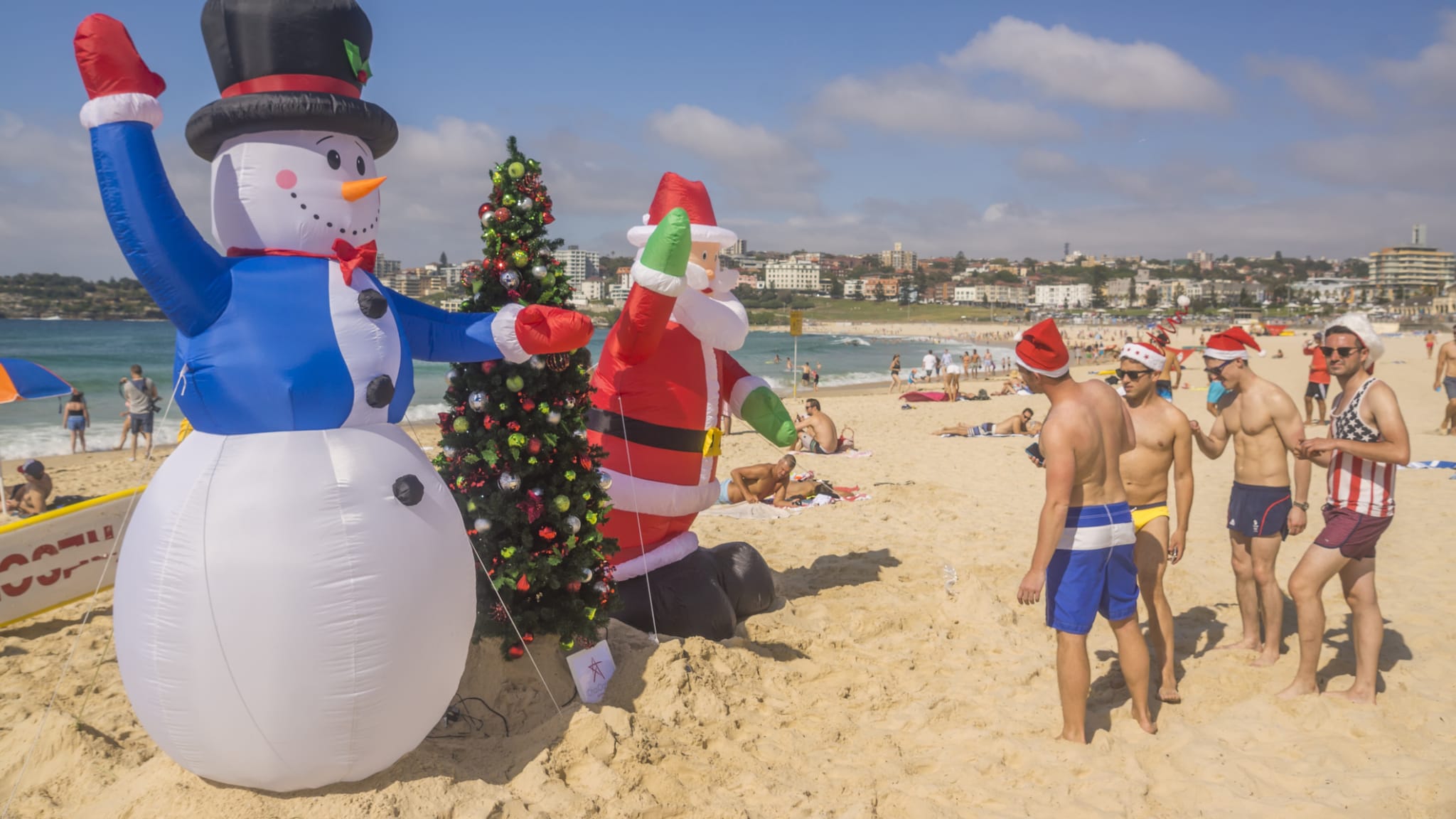 Weihnachten am Bondi Beach, Sydney © Kokkai Ng/iStock Unreleased via getty Images