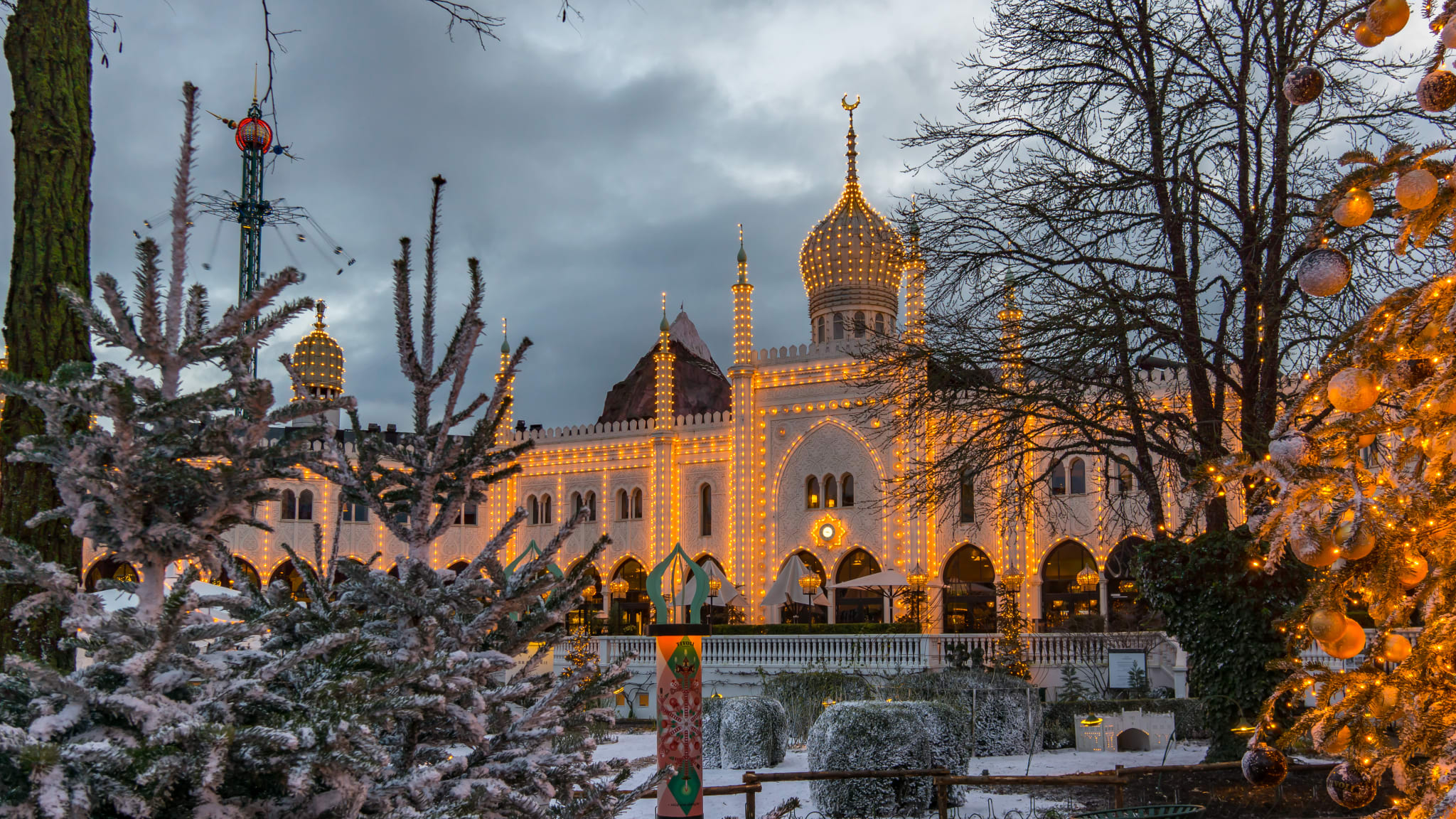 Weihnachtsdekoration im maurischen Palast in Tivoli Garten©/ stigalenas/ iStock Editorial / Getty Images Plus via Getty Images