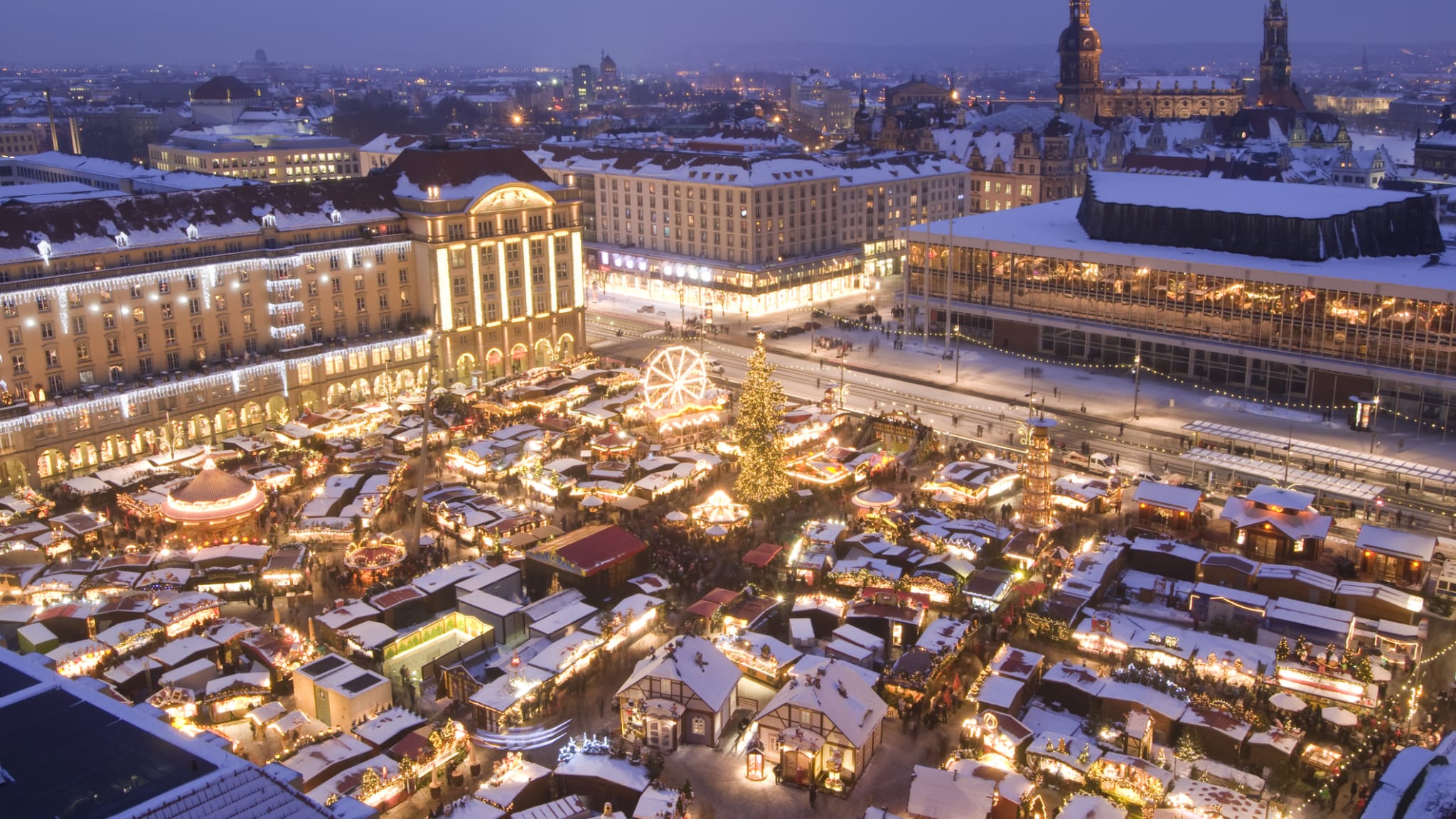 Weihnachtsmarkt in Dresden © ZU_09/E+ via Getty Images