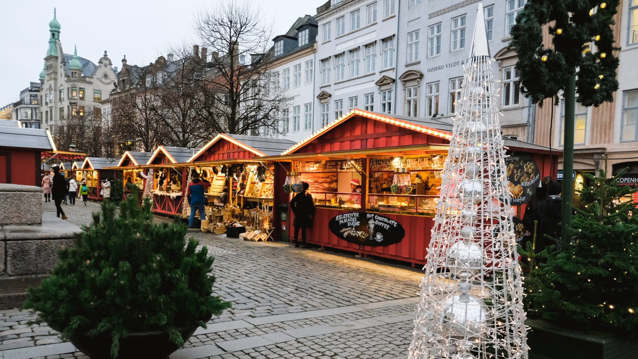 Weihnachtsmarkt in Kopenhagen, Dänemark © Juliet Dreamhunter/iStock Editorial / Getty Images Plus via Getty Images