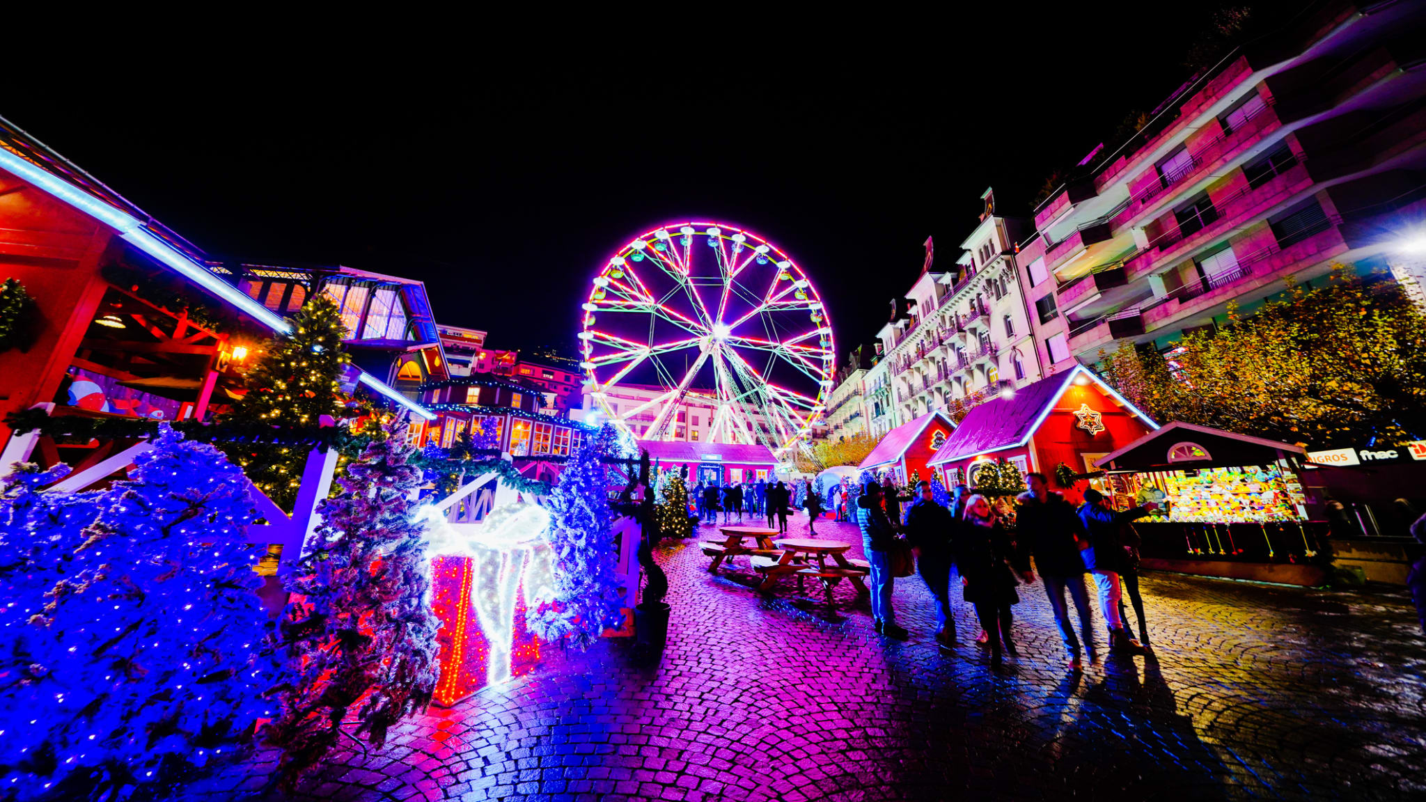 Weihnachtsmarkt in Montreux, Schweiz ©iStock.com/Sterling750