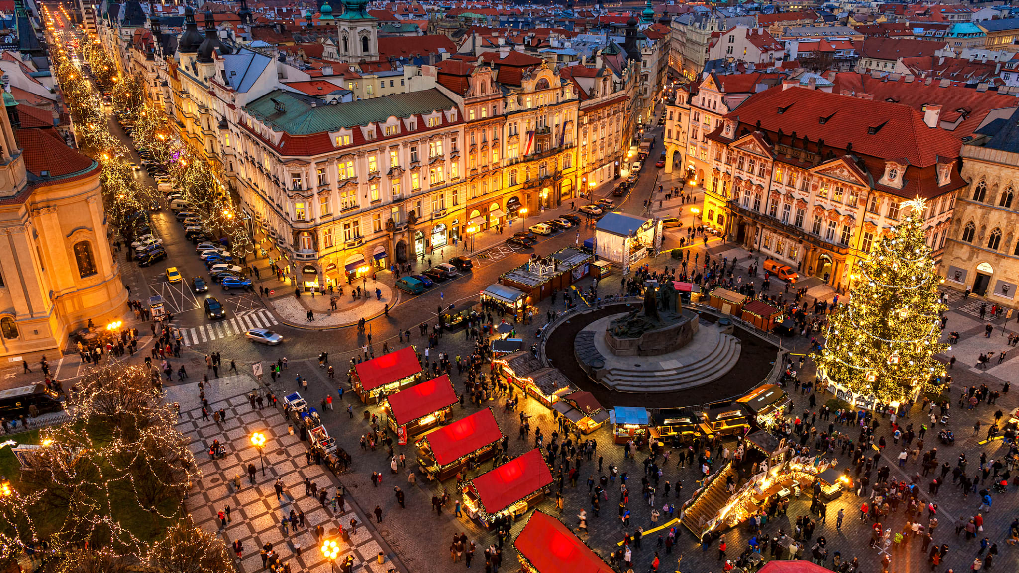 Weihnachtsmarkt in Prag, Tschechien © iStock.com/rglinsky