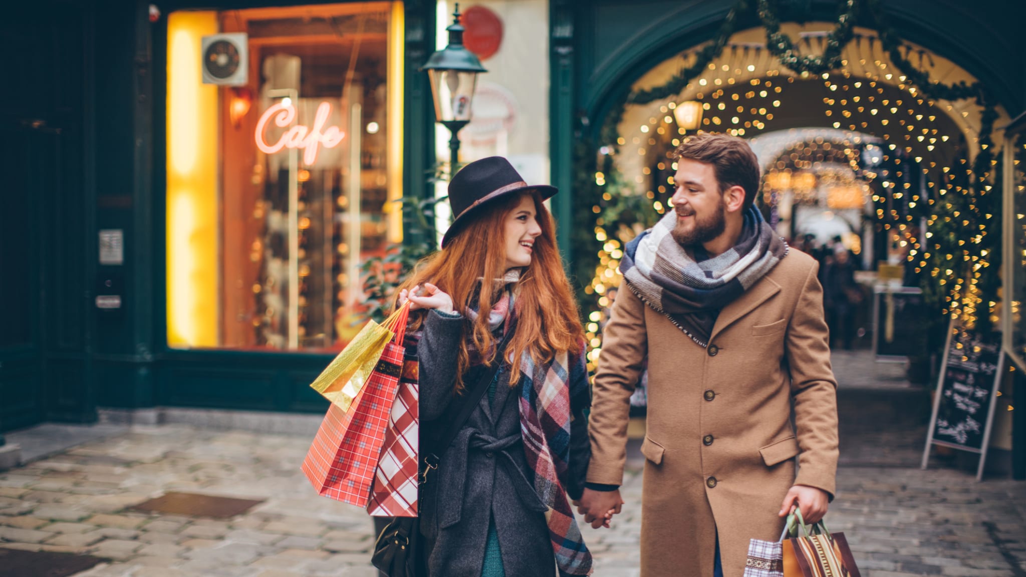 Weihnachtsshopping © svetikd/E+ via Getty Images