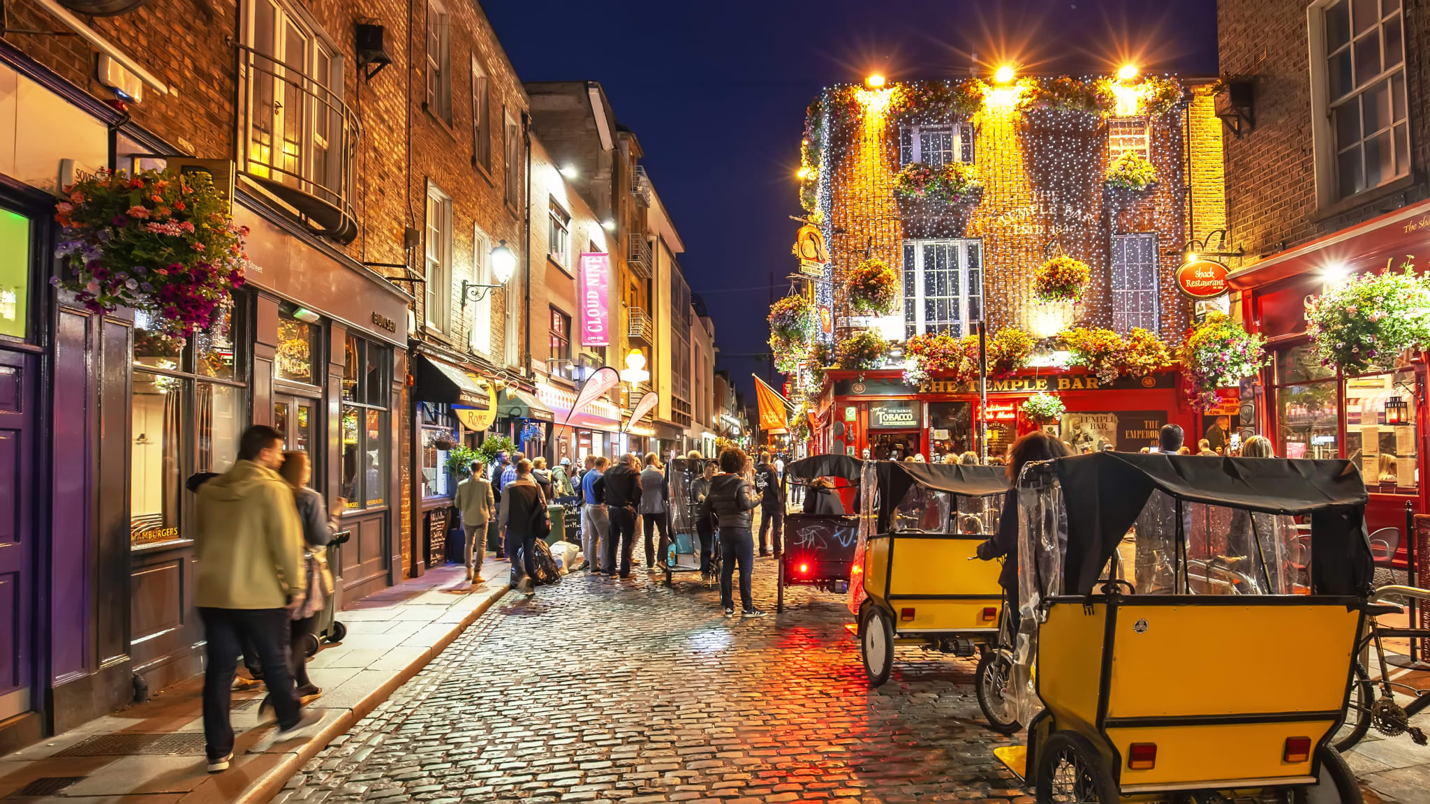 Weihnachtszeit in Dublin, Irland © iStock.com/arcady_31