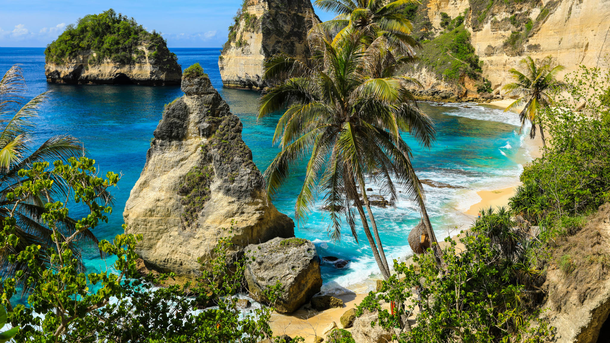 Wunderschöner Ausblick Diamantenstrand in Bali © iStock.com/EoNaYa