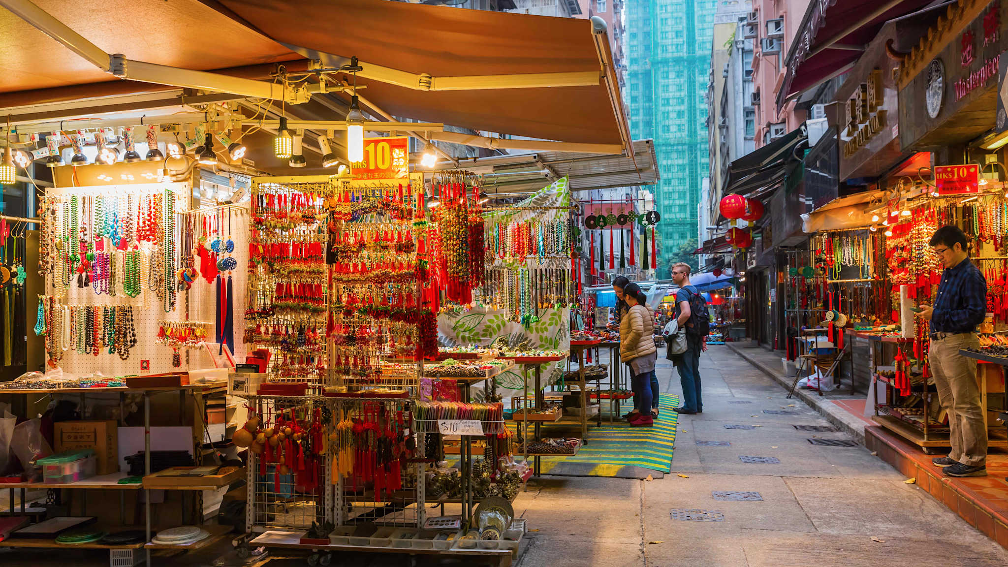 Souvenir Shops auf der Hollywood Road in Hongkong.