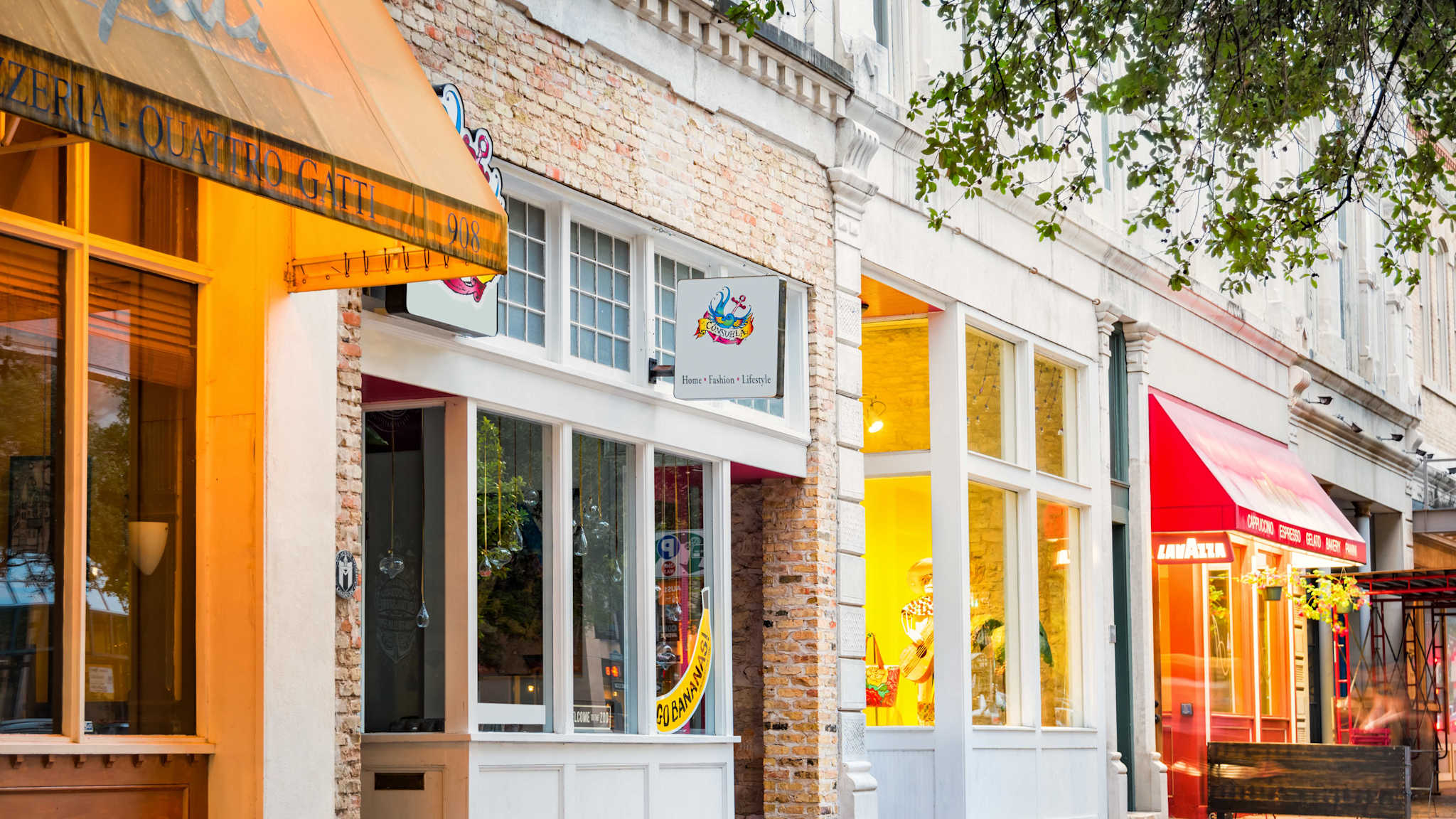 Blick auf Geschäfte in Downtown Austin, Texas.