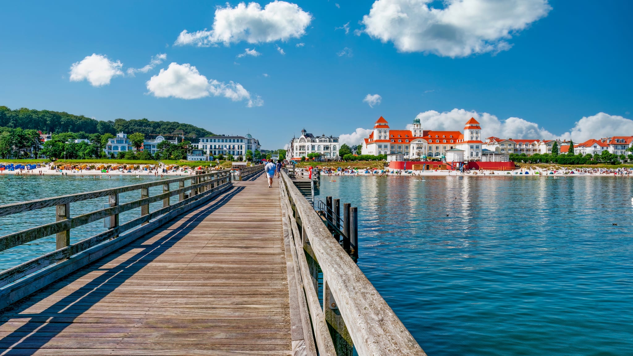 Der Blick auf Binz von der Seebrücke aus © hifografik - stock.adobe.com