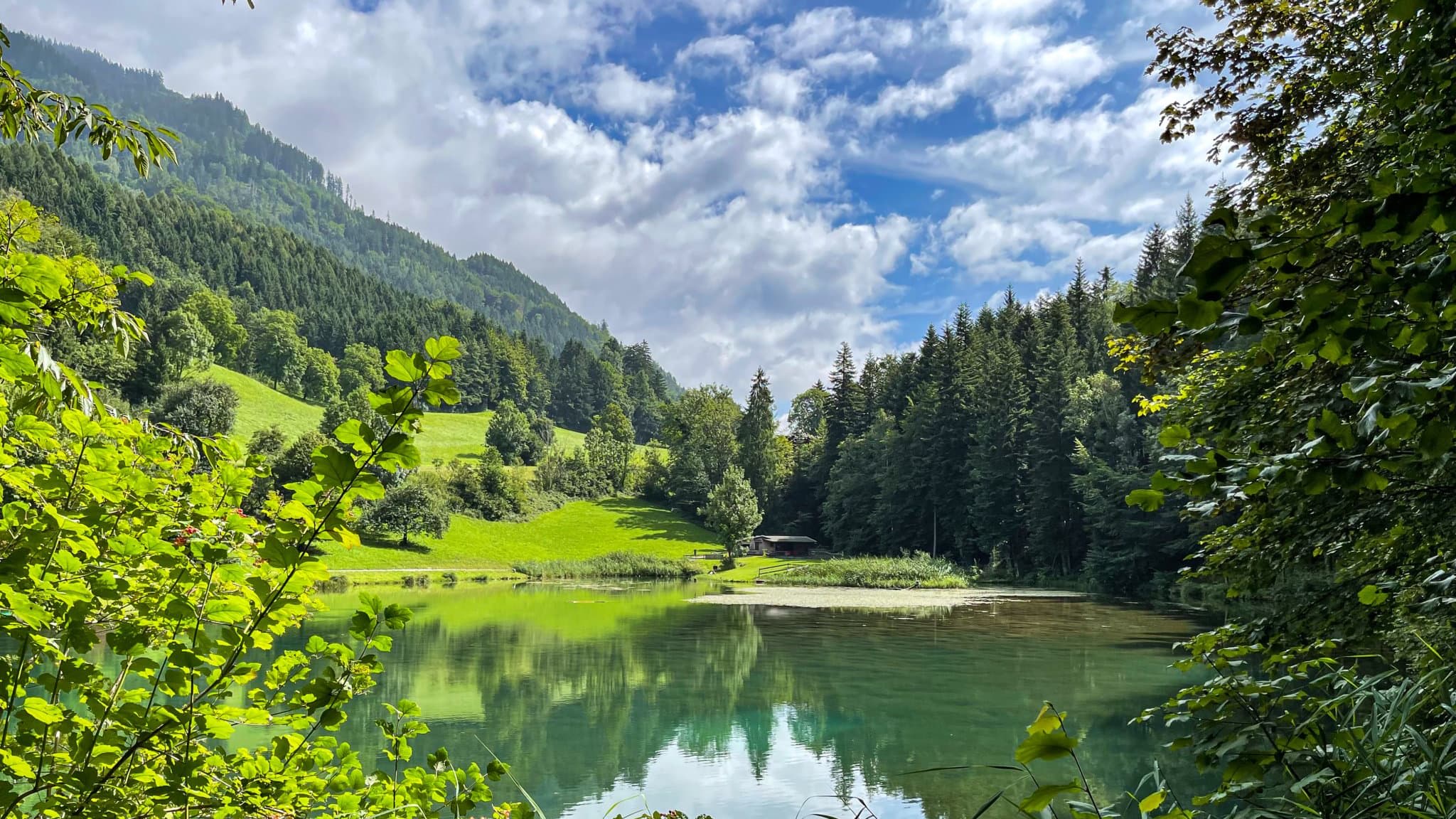 Blick auf den Fallersee in Vorarlberg, Österreich.