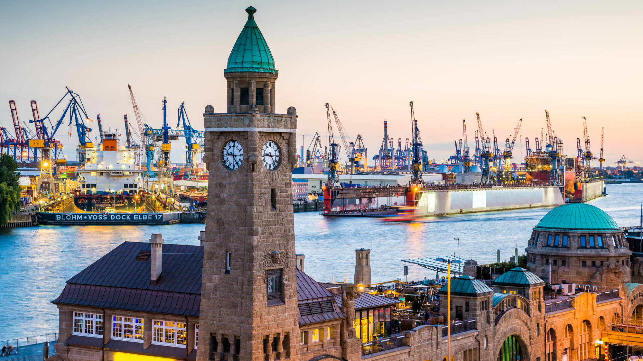 Blick auf den Hamburger Hafen, Deutschland.
