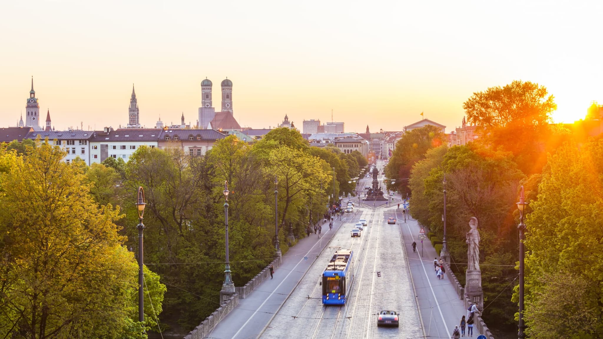 Blick auf die Maximilianstraße in München.