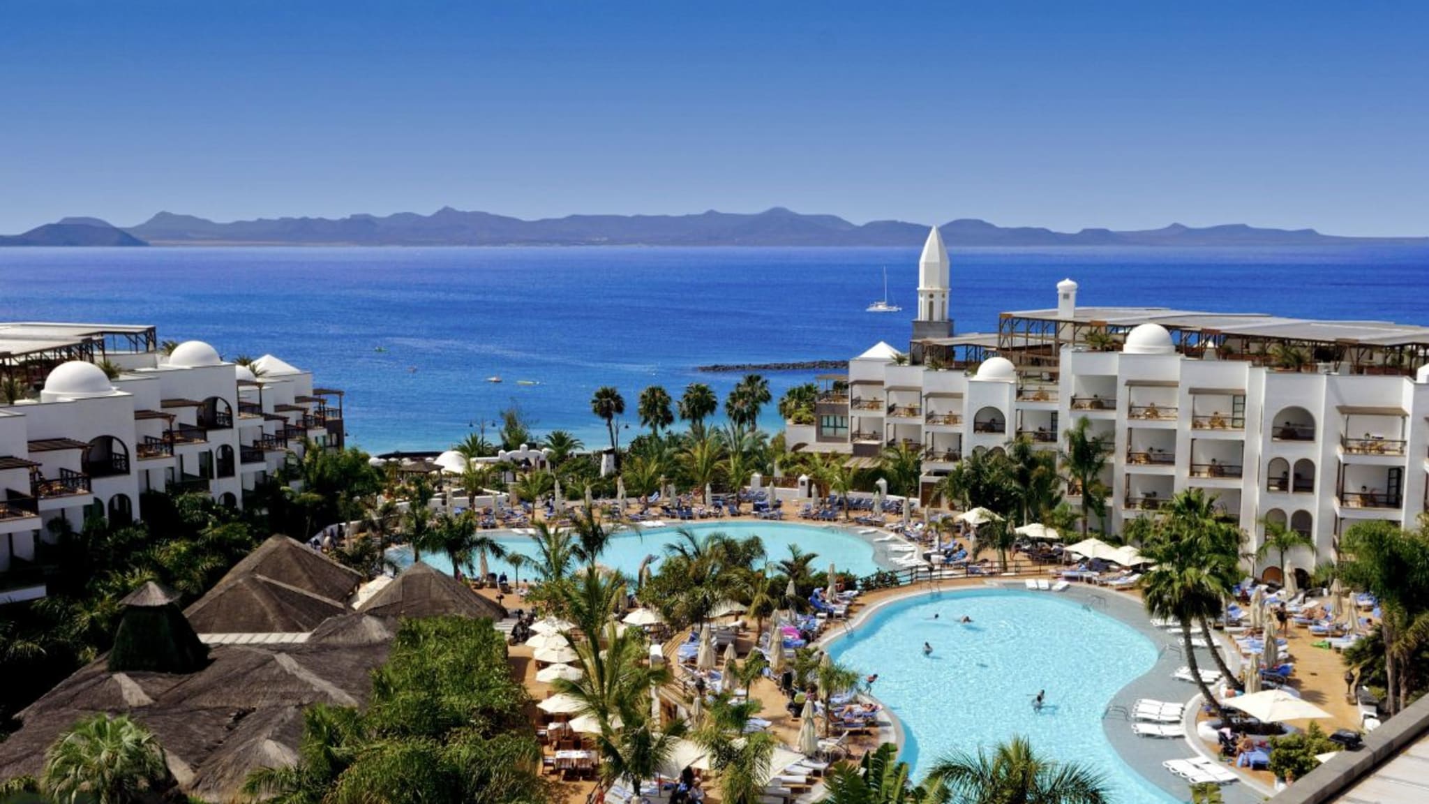 Blick von oben auf Hotelanlage des  Princesa Yaiza Suite Hotel Resort