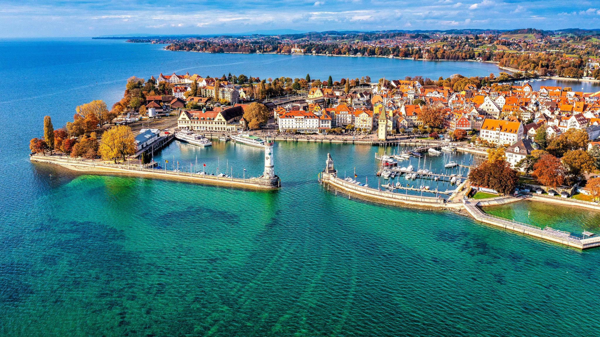 Im Bodensee kann man auch toll schwimmen © Sebastian Köhler - stock.adobe.com