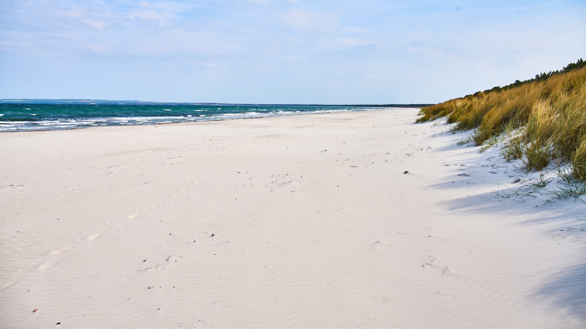 Breiter Sandstrand in Binz auf Rügen, Mecklenburg-Vorpommern, Deutschland © Jindřich Blecha/iStock / Getty Images Plus via Getty Images