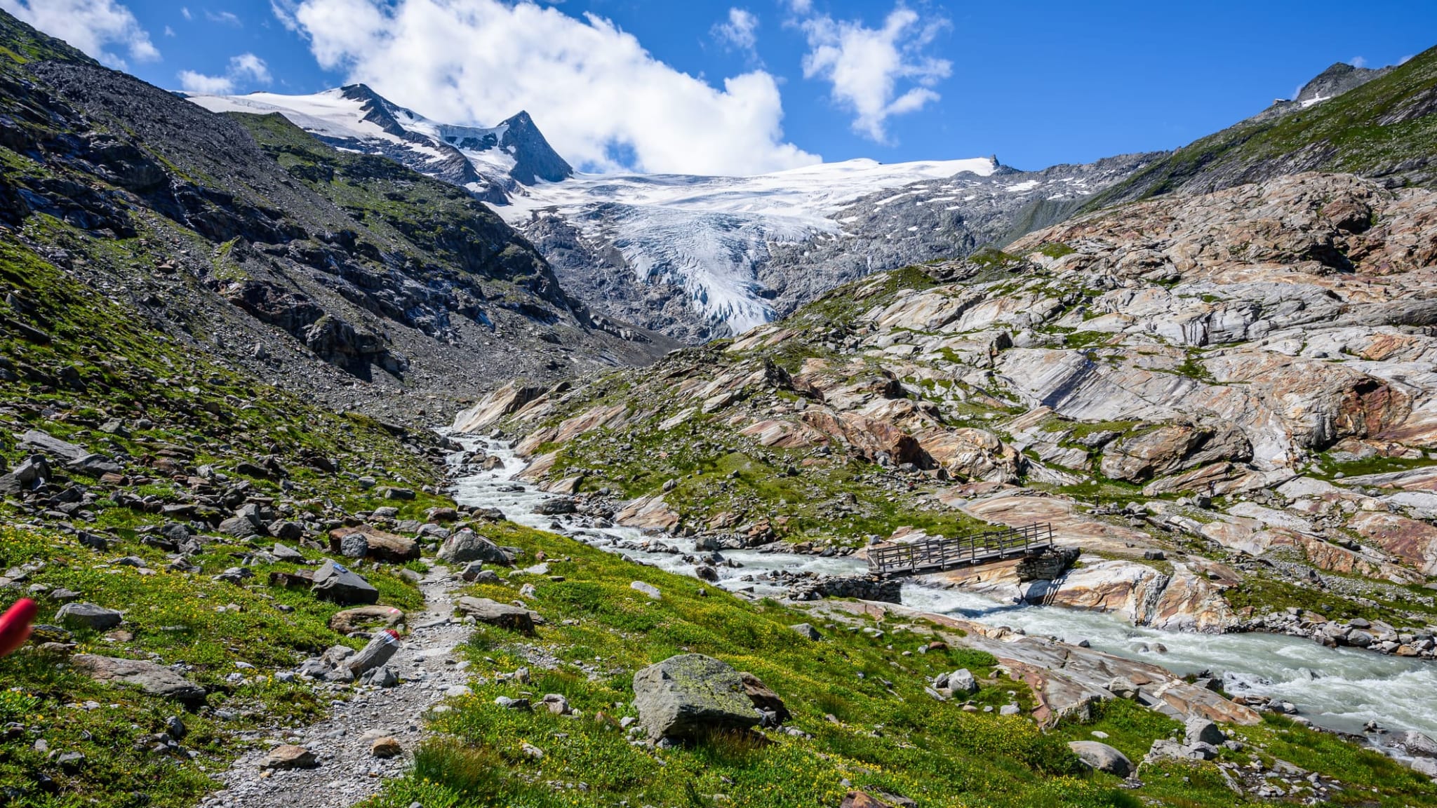 Der Innergschlossweg zum Großvenediger Gipfel im Nationalpark Hohe Tauern in Österreich.