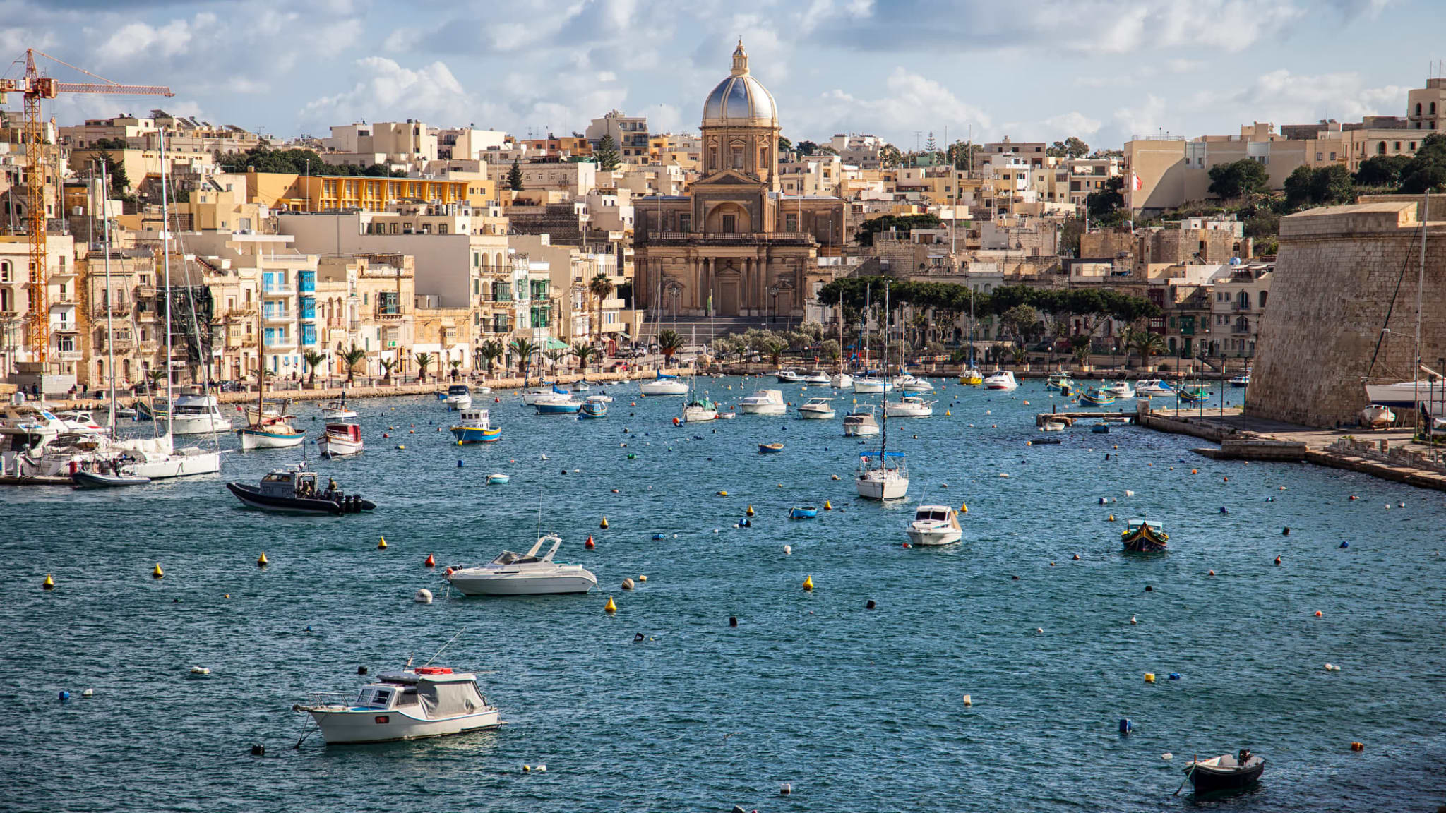 Blick auf den GrandvBay von Valletta Malta.