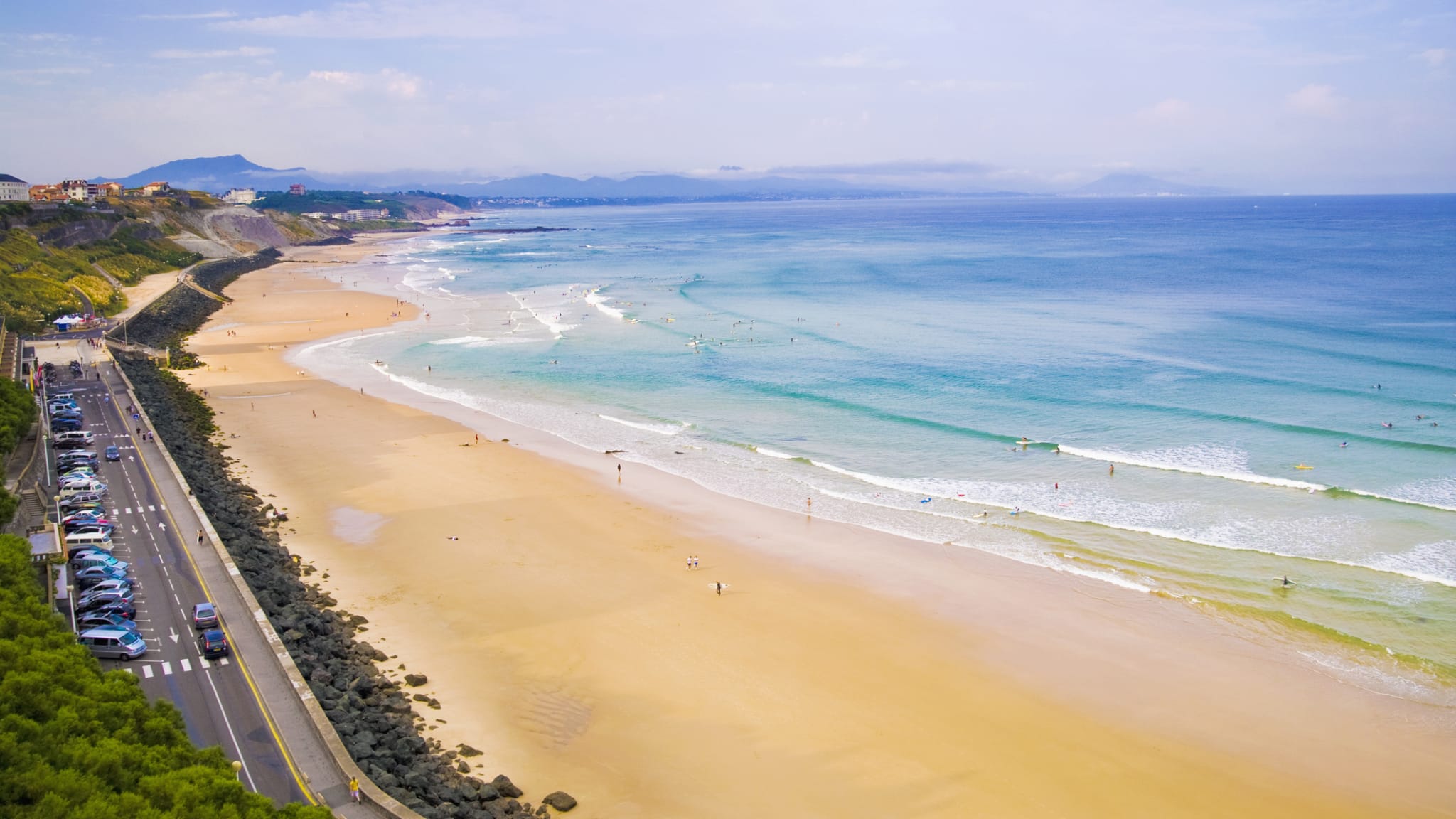 Der Strand der Côtes des Basques in Frankreich. © John Harper/Moment via Getty Images