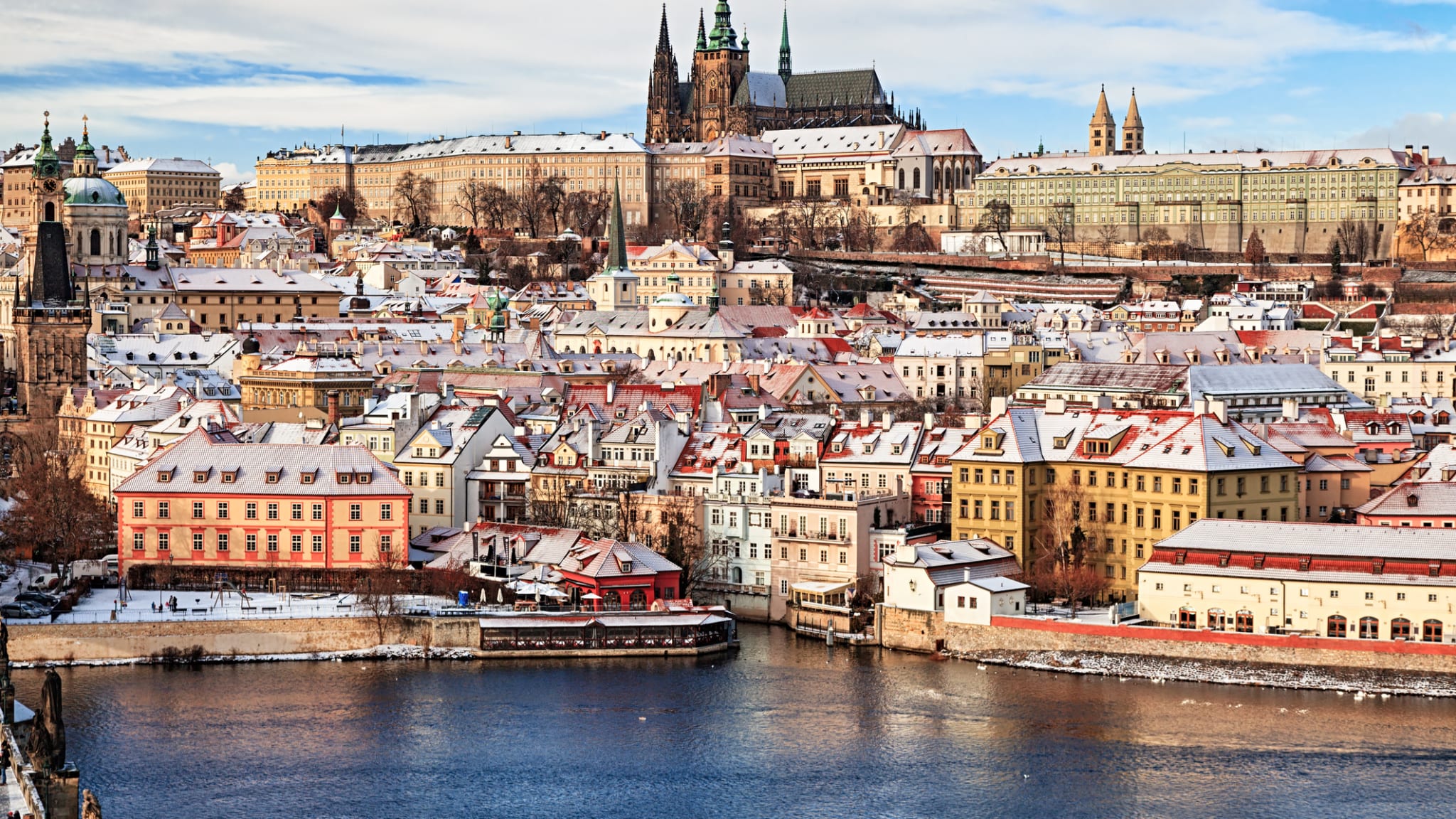 Die Moldau in Prag im Winter, Tschechien