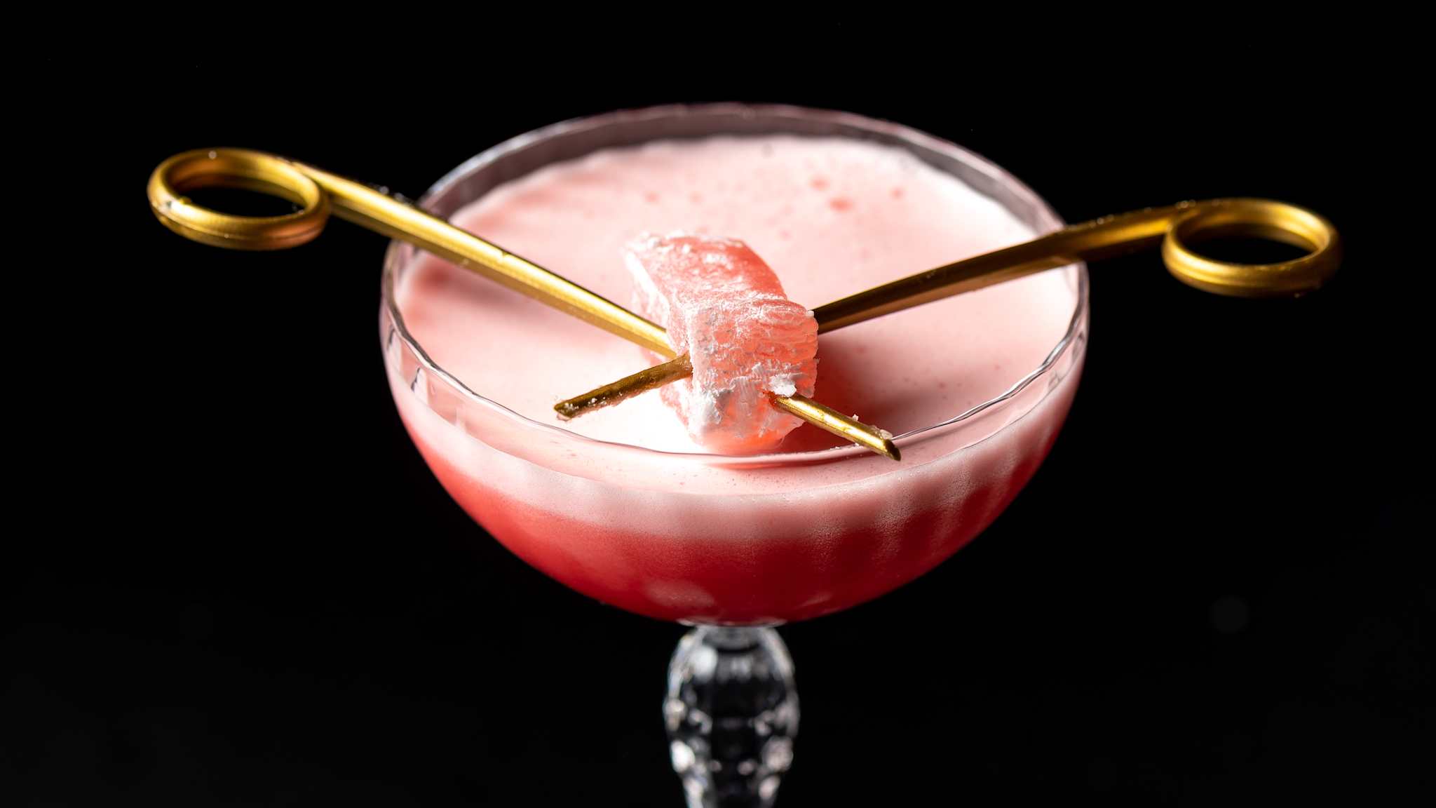 Ein Cocktail mit Schaum.