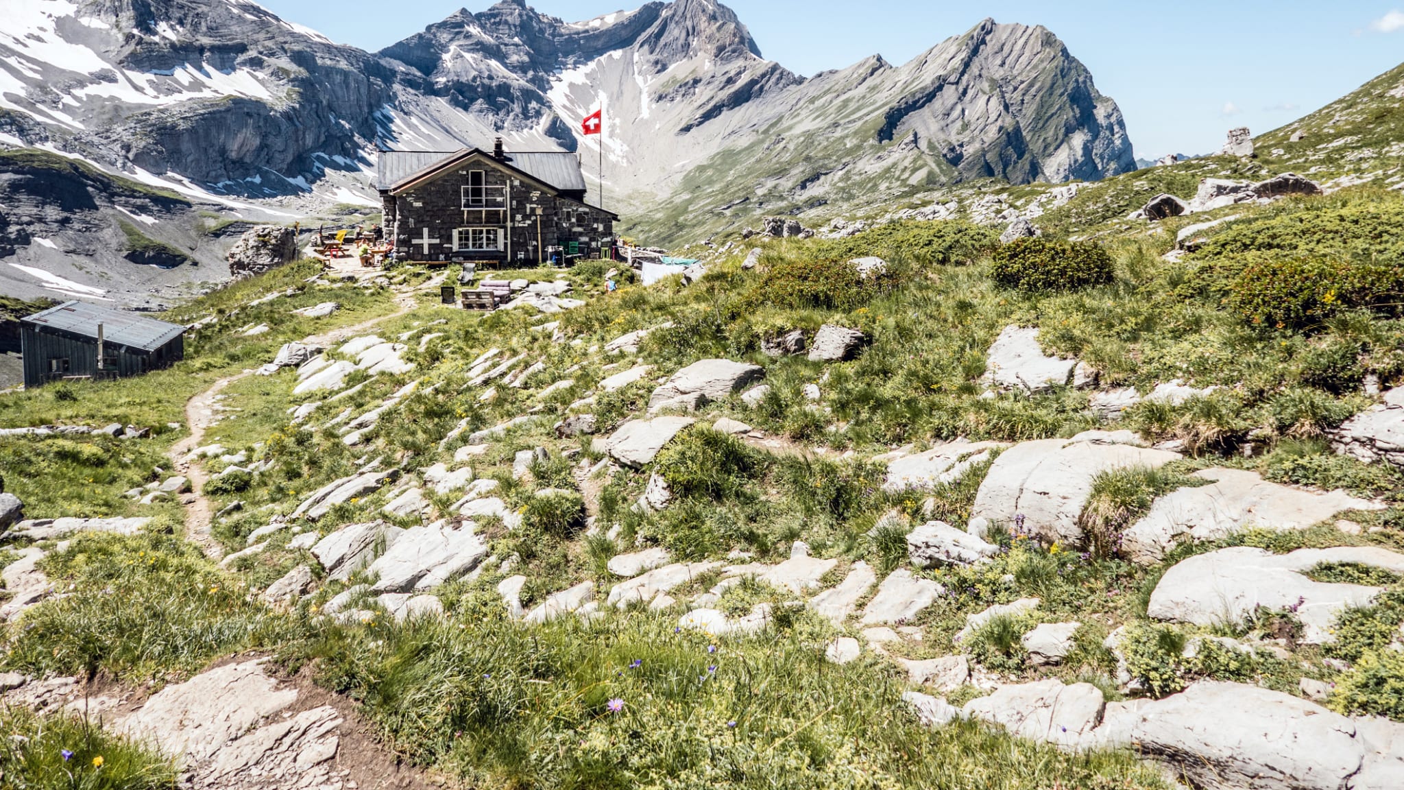 Eine Alphütte im Kanton Wallis, Schweiz © Markus Thoenen/iStock / Getty Images Plus via Getty Images