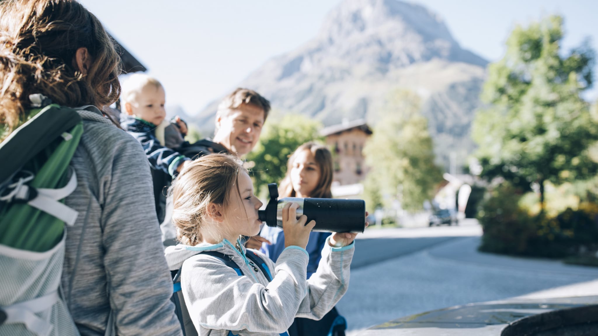 Lech Dorf mit Familie © Daniel Zangerl - Lech Zürs Tourismus