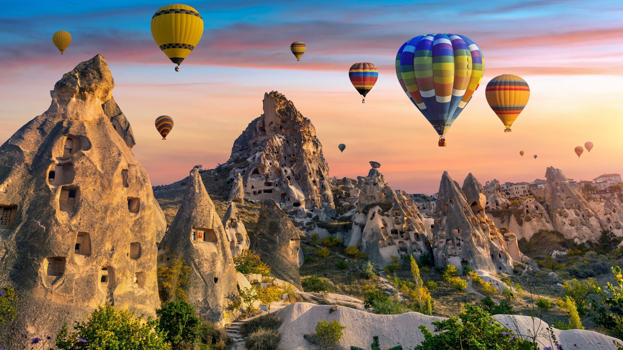 Farbige Heißluftballons über Kappadokien, Türkei